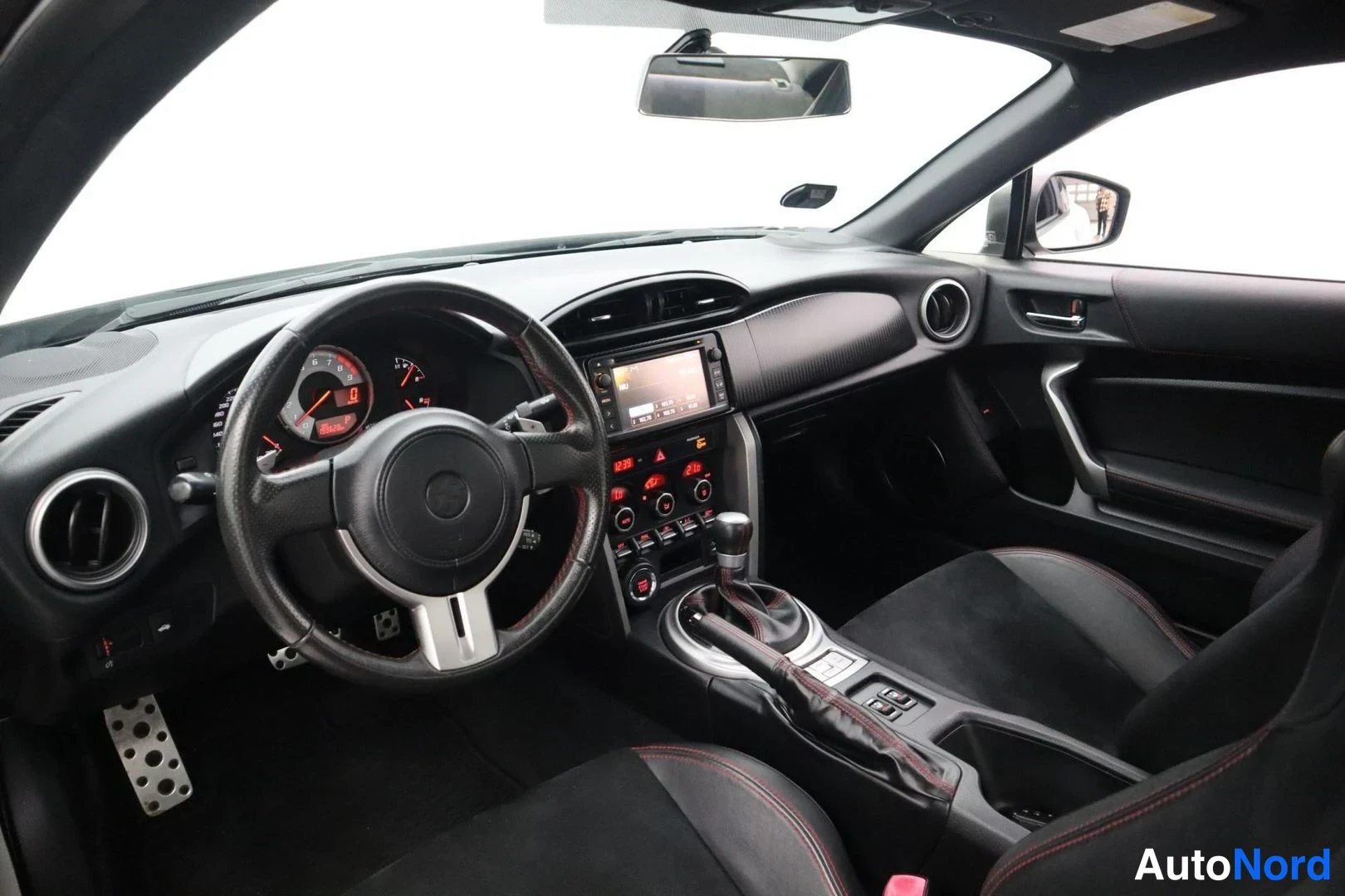 White Toyota GT86 2013, cockpit, photo 11