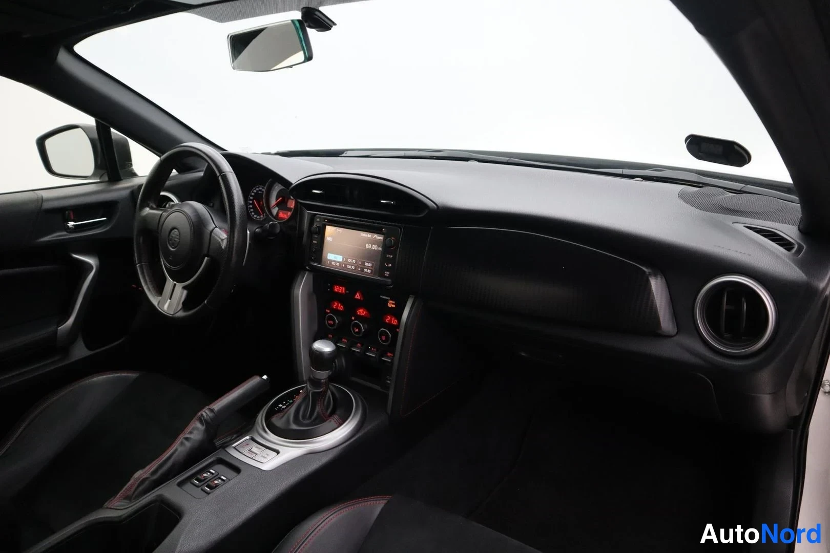 White Toyota GT86 2013, cockpit, photo 10