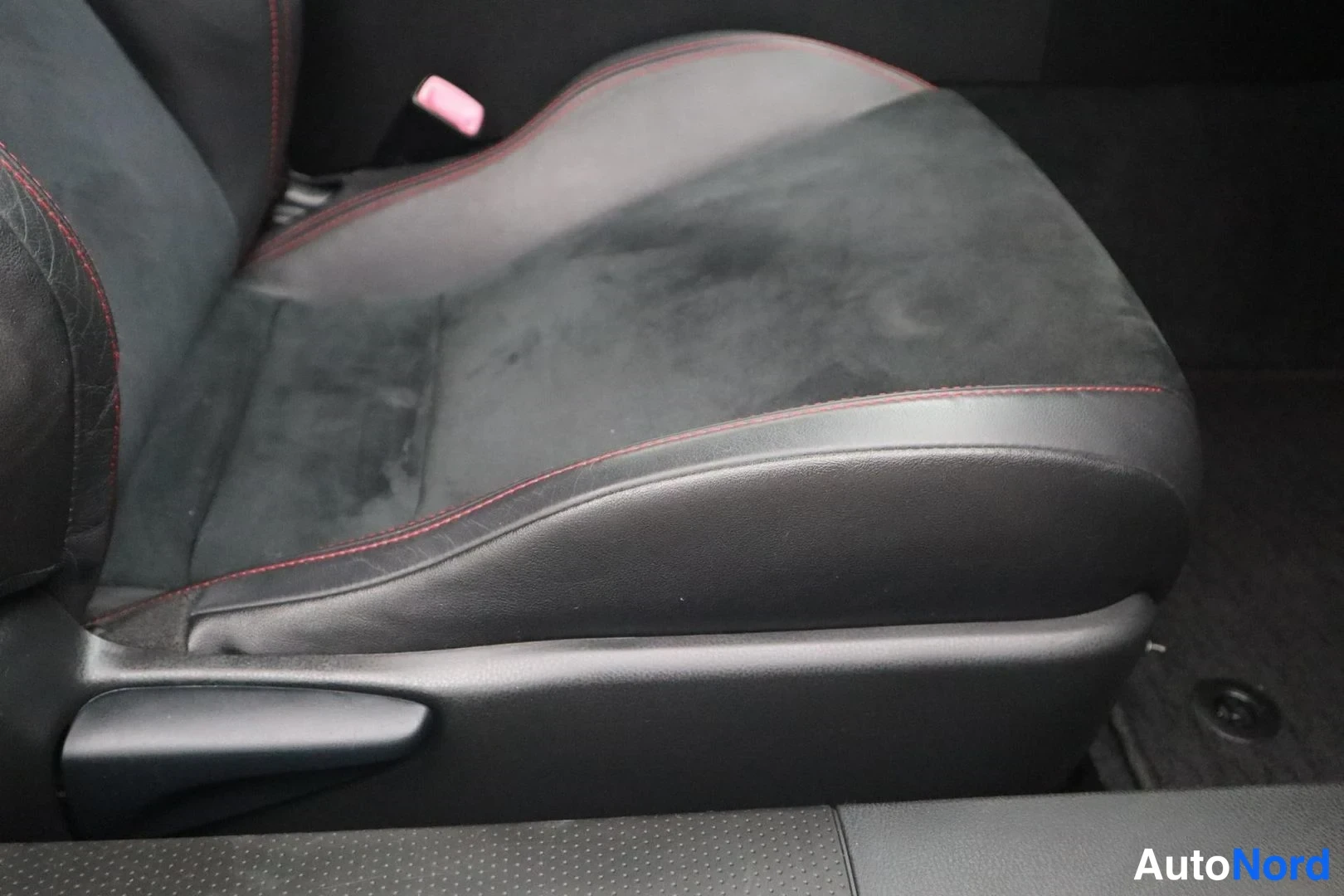 White Toyota GT86 2013, front seats, photo 15