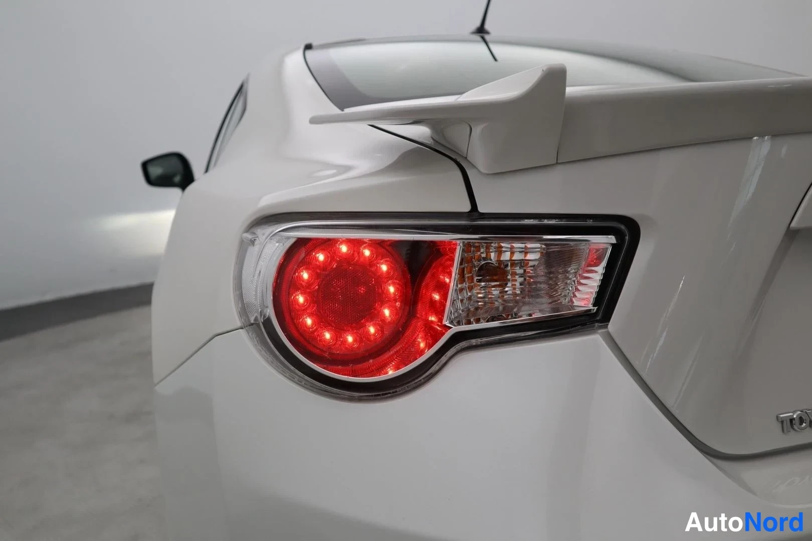 White Toyota GT86 2013, detail, photo 32