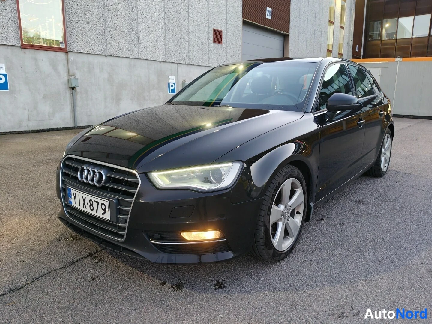 Musta Audi A3 Sportback 2016, etuviisto, keula vasemmalle, kuva 2