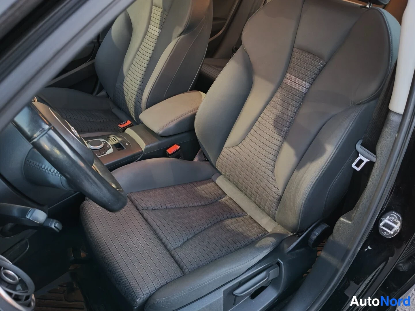 Musta Audi A3 Sportback 2016, etuistuimet, kuva 16
