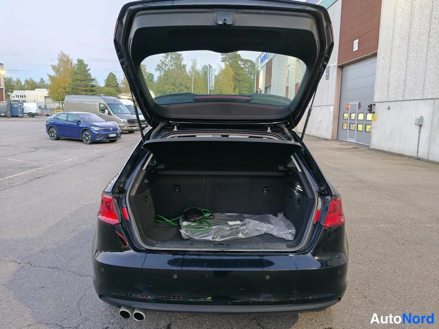 Musta Audi A3 Sportback 2016, takaa, kuva 10