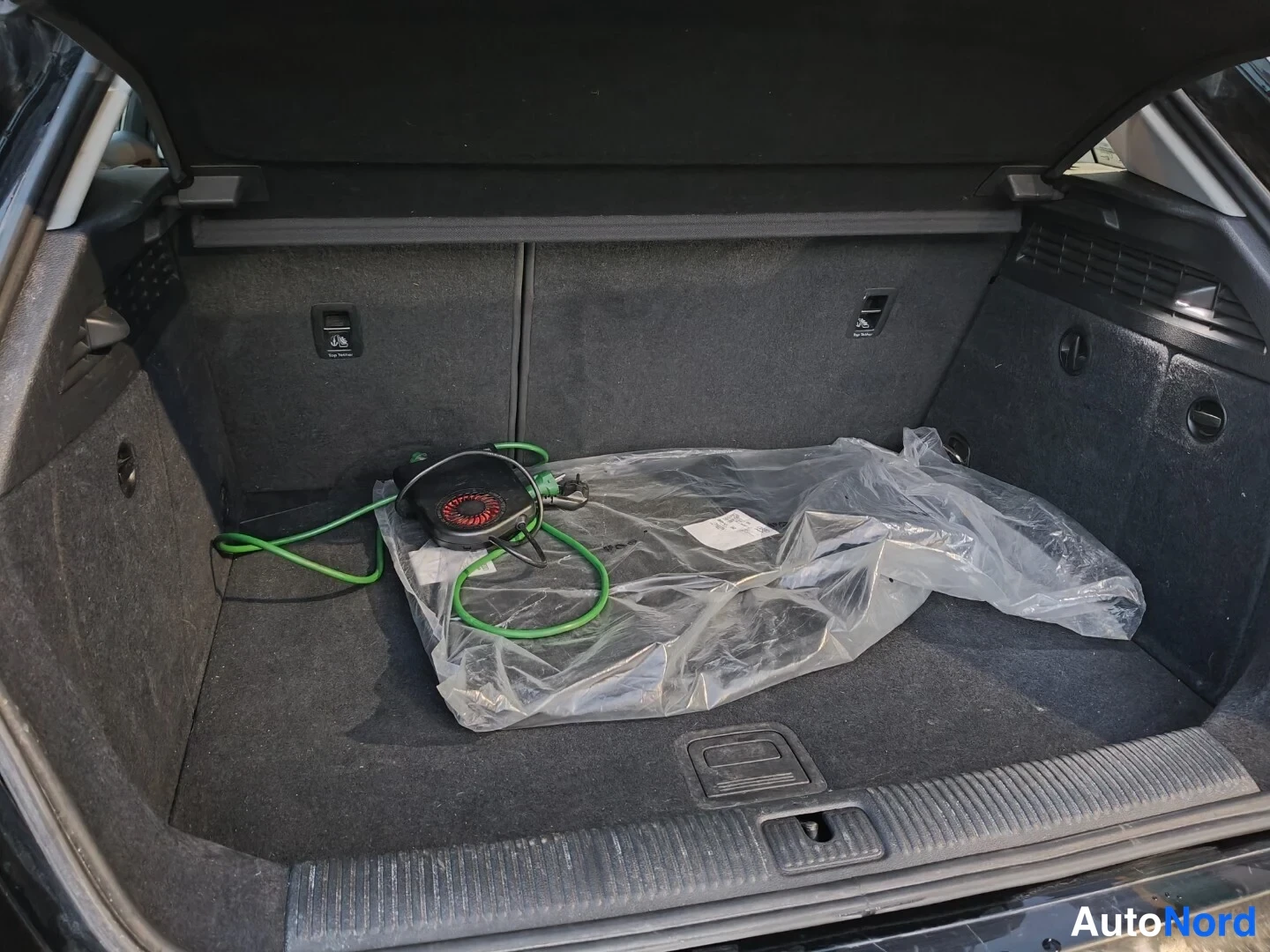 Musta Audi A3 Sportback 2016, tavaratila, kuva 23