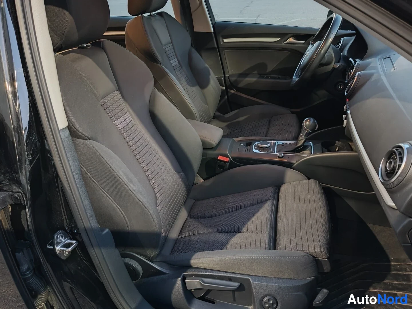Musta Audi A3 Sportback 2016, etuistuimet, kuva 17