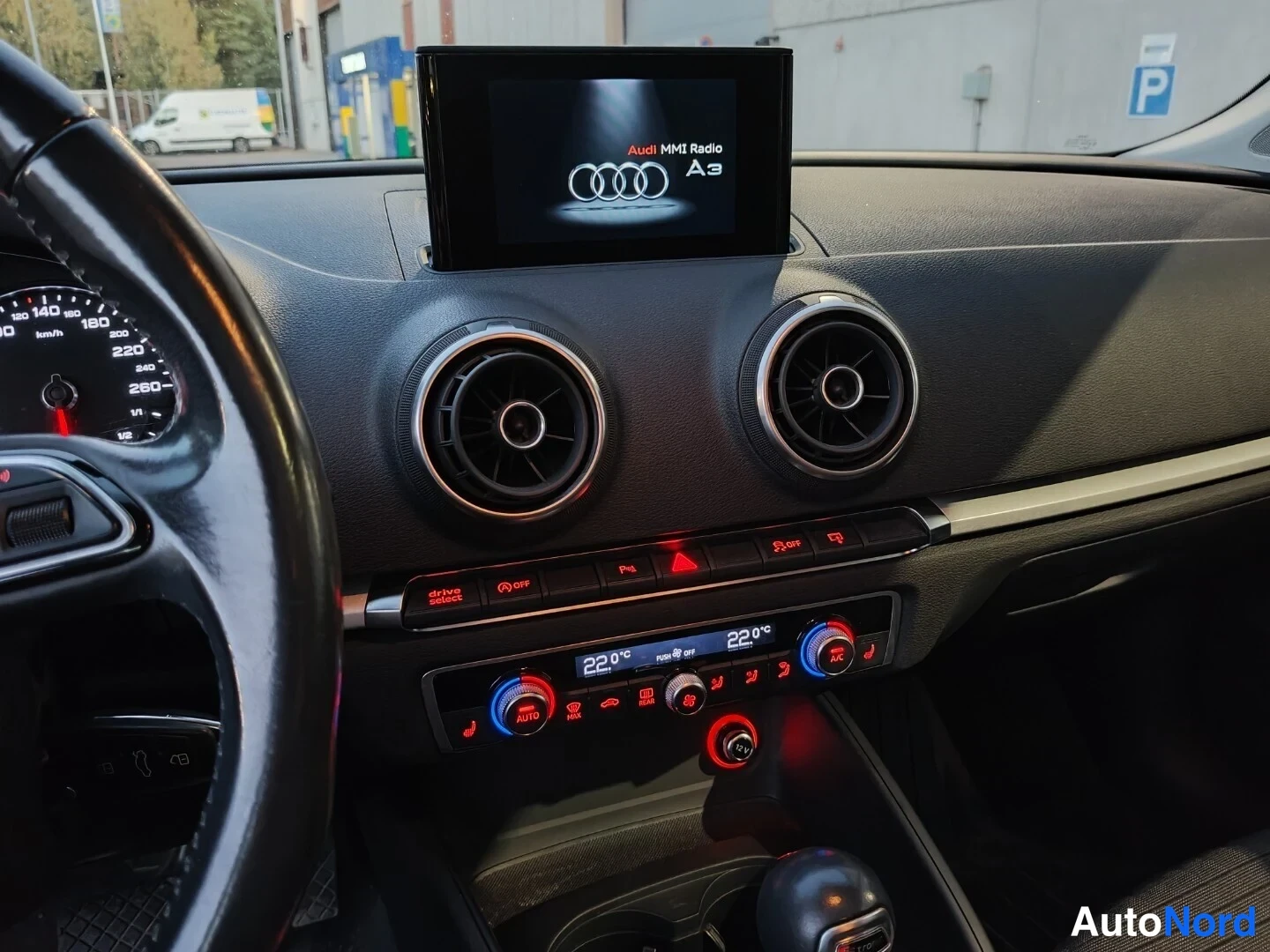 Musta Audi A3 Sportback 2016, ohjaamo, kuva 14