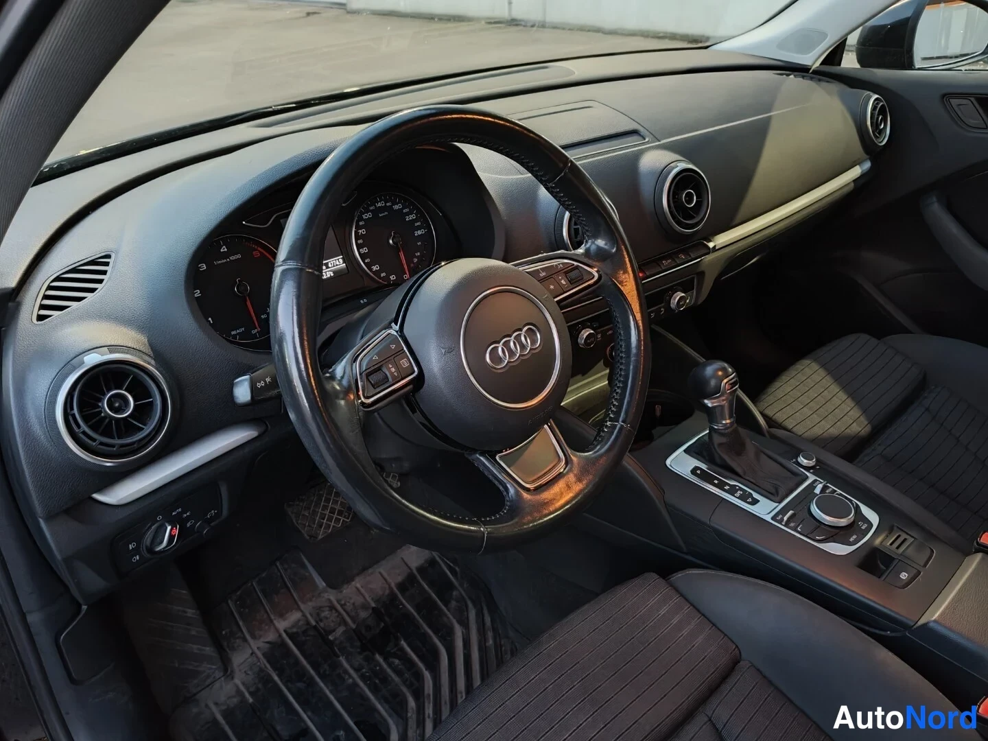 Musta Audi A3 Sportback 2016, ohjaamo, kuva 15
