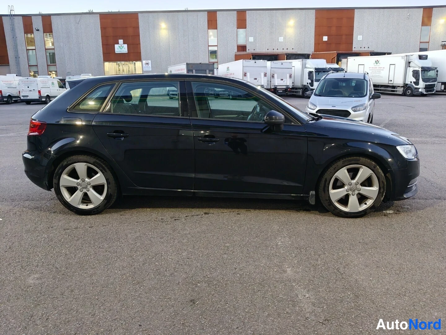 Musta Audi A3 Sportback 2016, sivulta, kuva 6