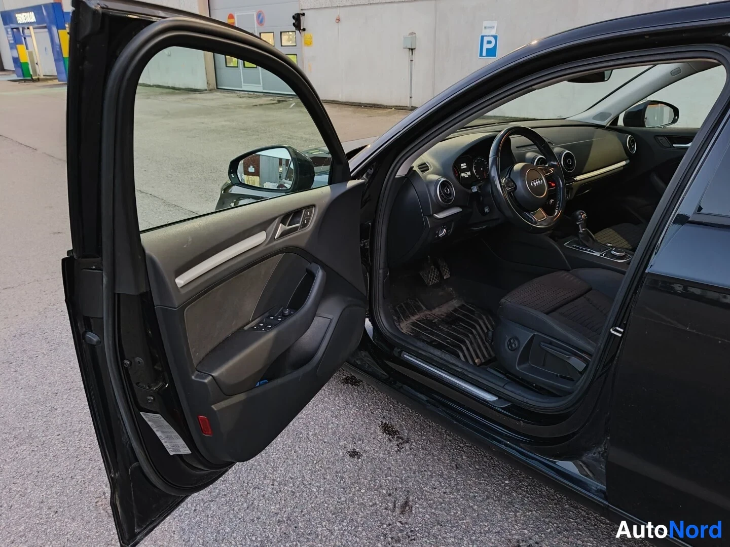 Musta Audi A3 Sportback 2016, ohjaamo, kuva 11