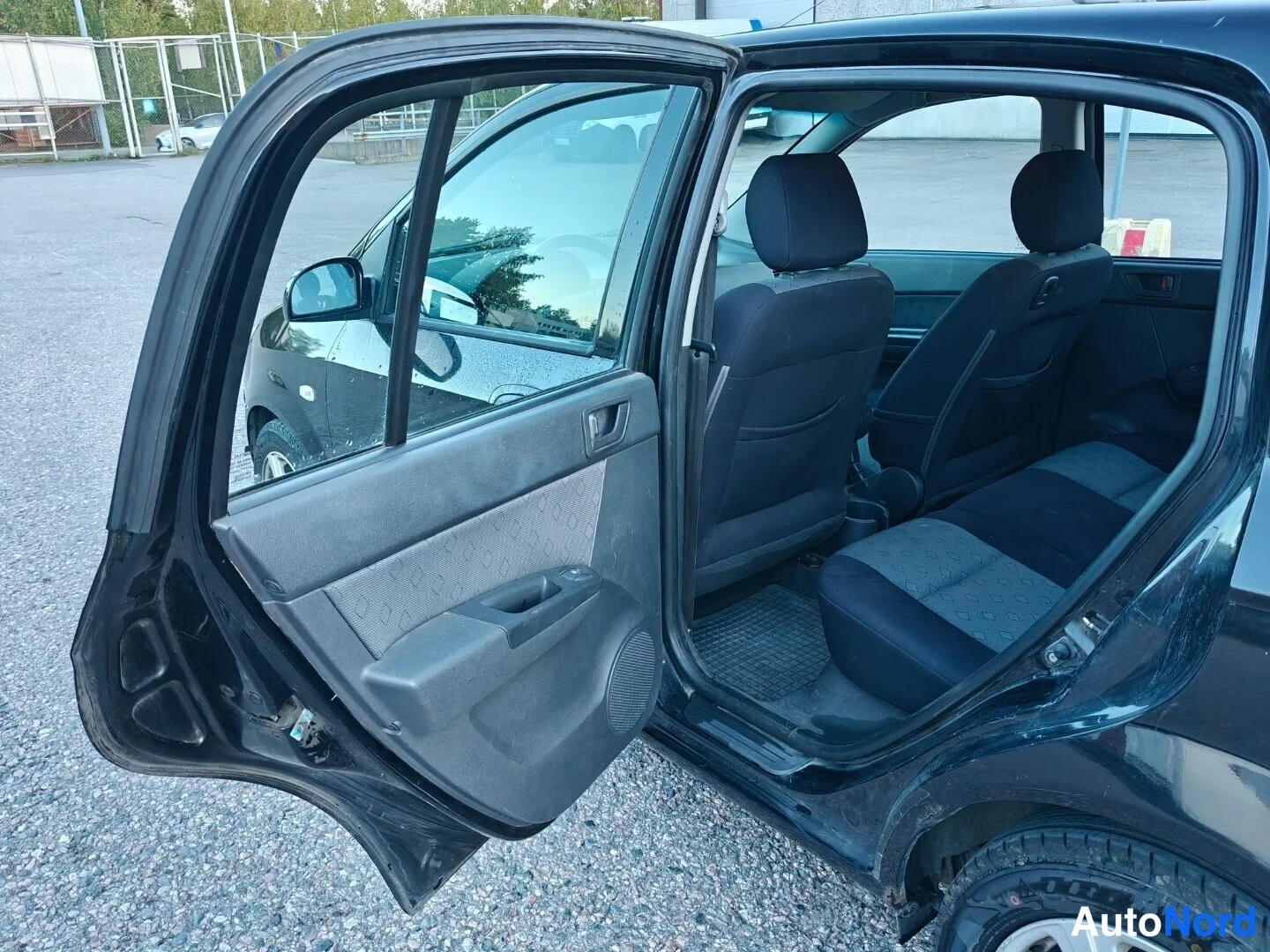 Musta Hyundai Getz 2006, takaistuimet, kuva 16