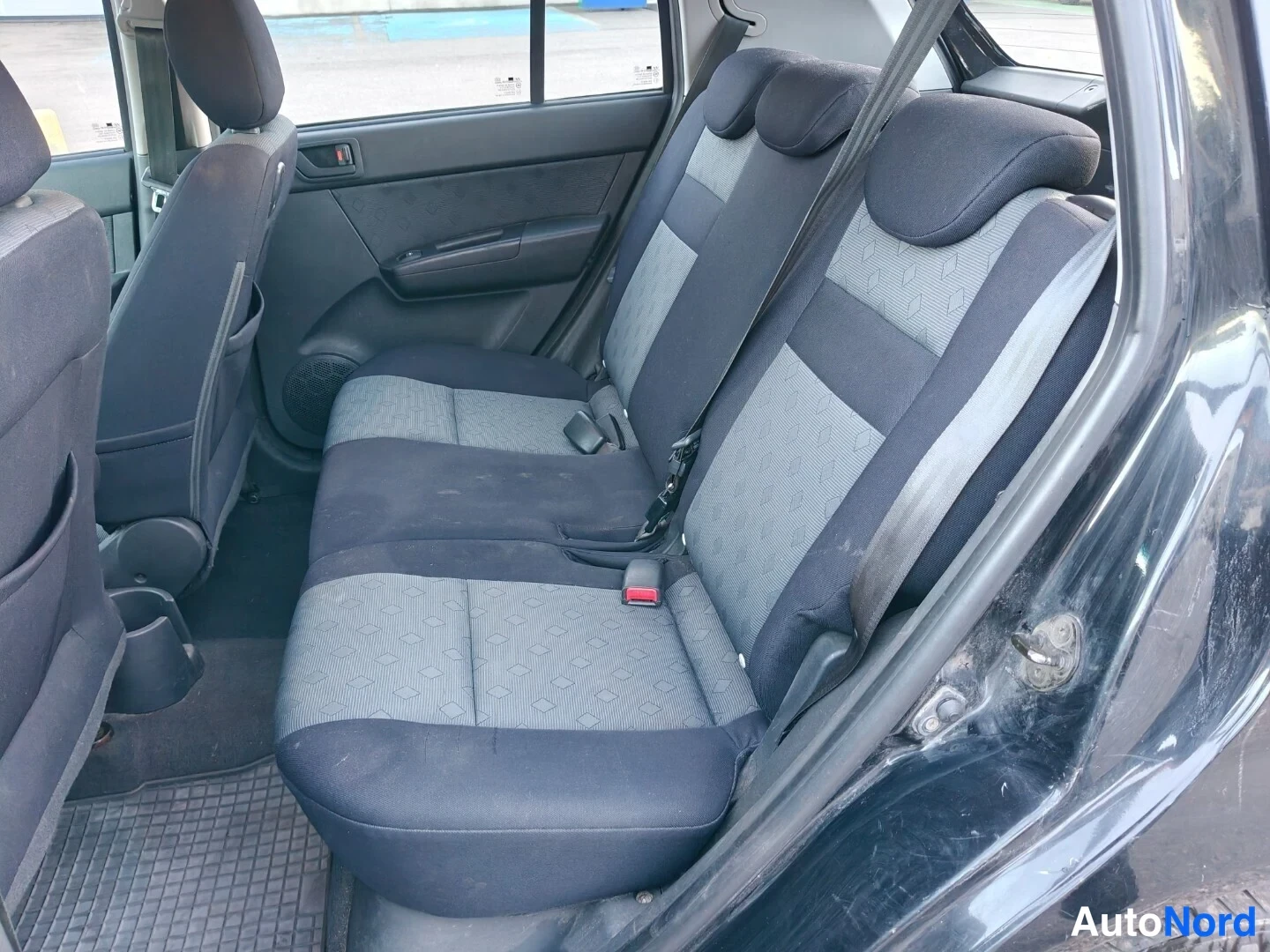 Musta Hyundai Getz 2006, takaistuimet, kuva 17