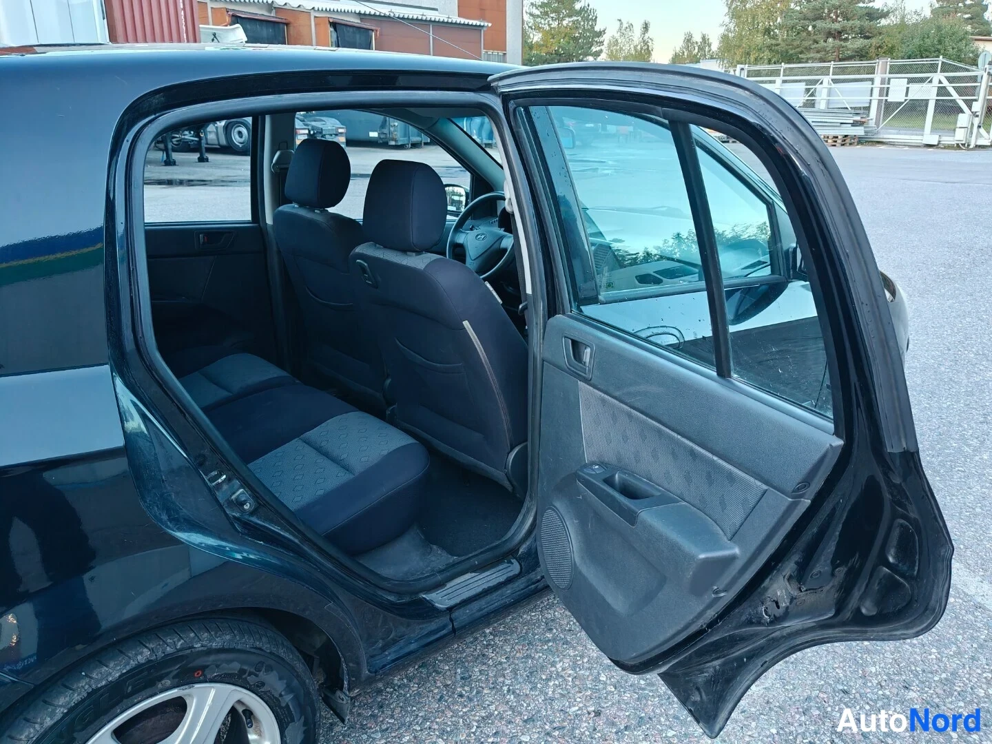 Musta Hyundai Getz 2006, takaistuimet, kuva 18