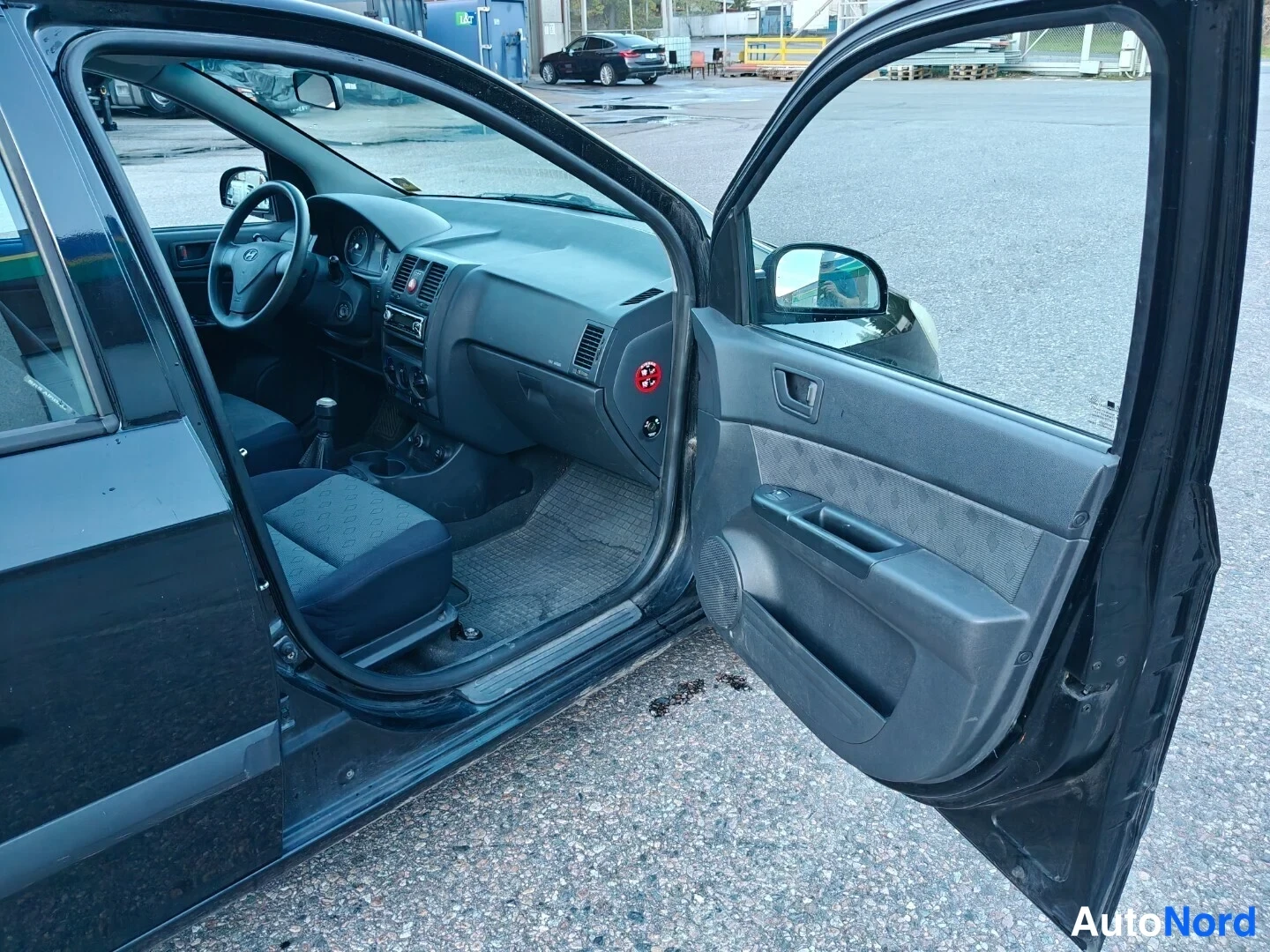 Musta Hyundai Getz 2006, ohjaamo, kuva 11