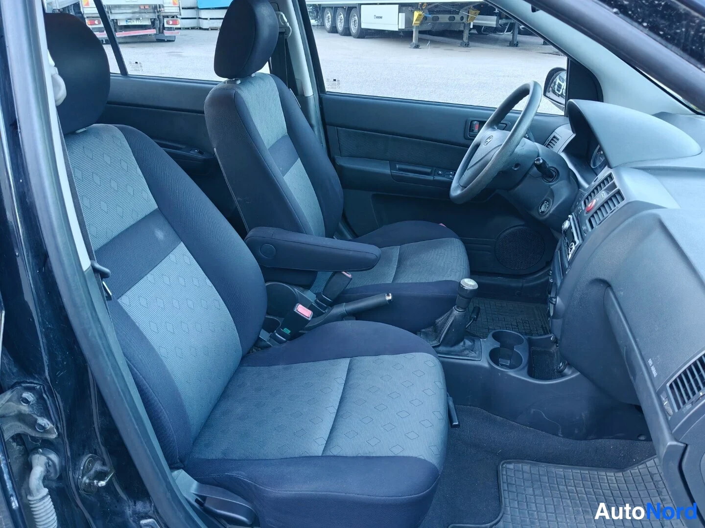 Musta Hyundai Getz 2006, etuistuimet, kuva 15