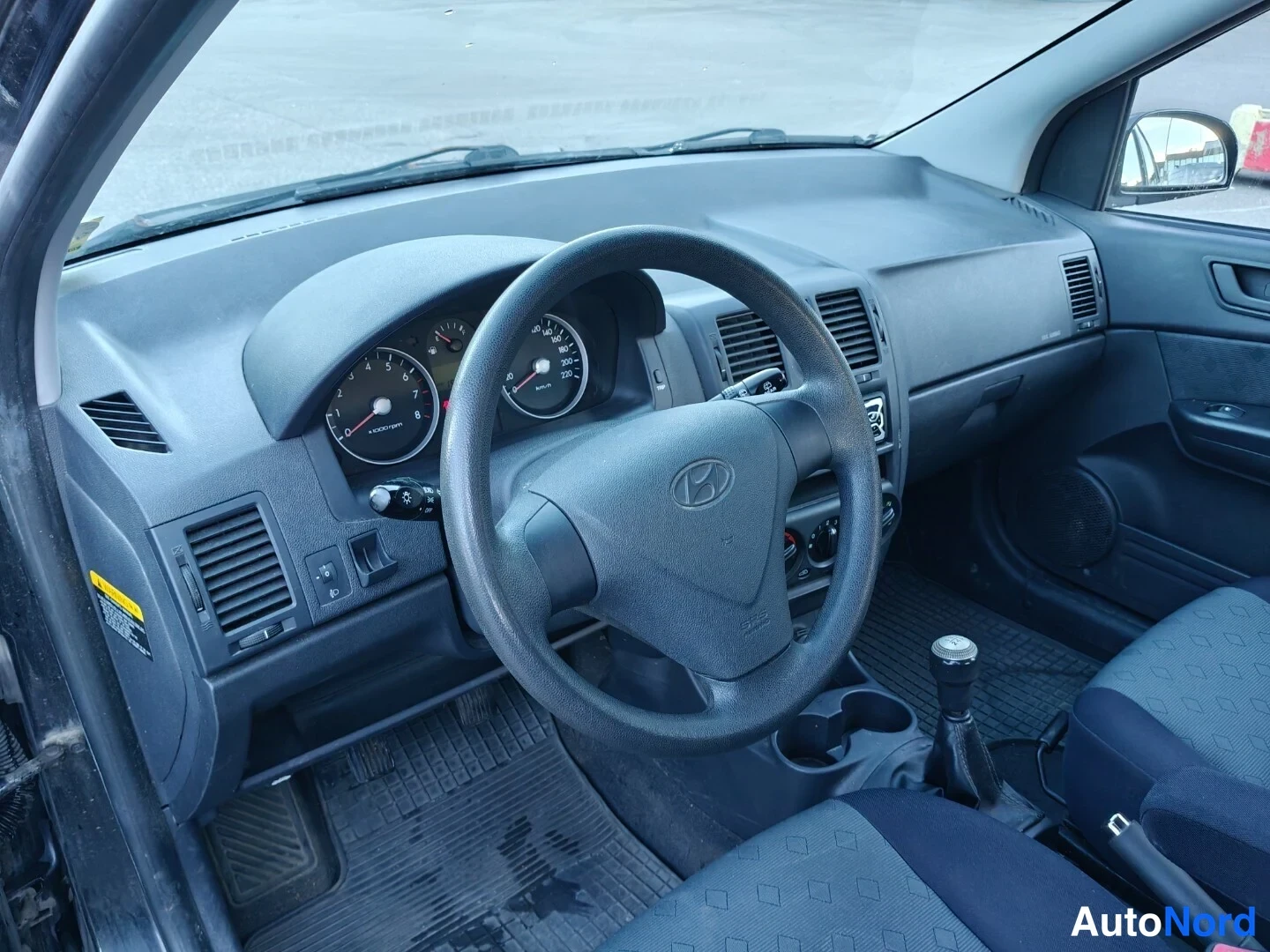 Musta Hyundai Getz 2006, ohjaamo, kuva 12