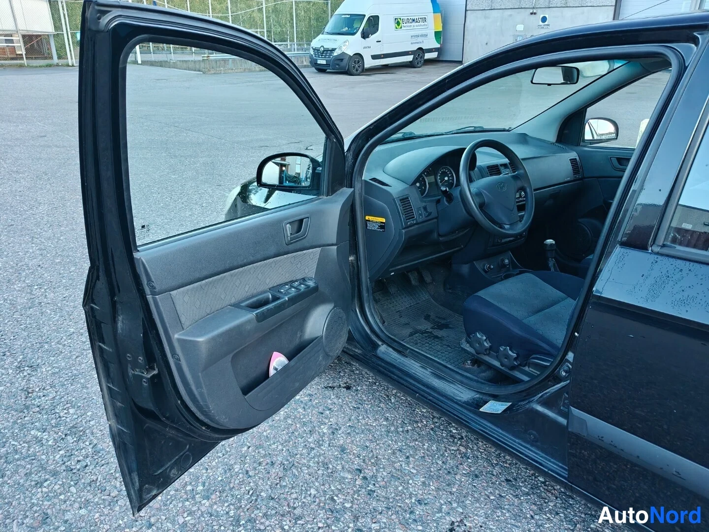Musta Hyundai Getz 2006, ohjaamo, kuva 10