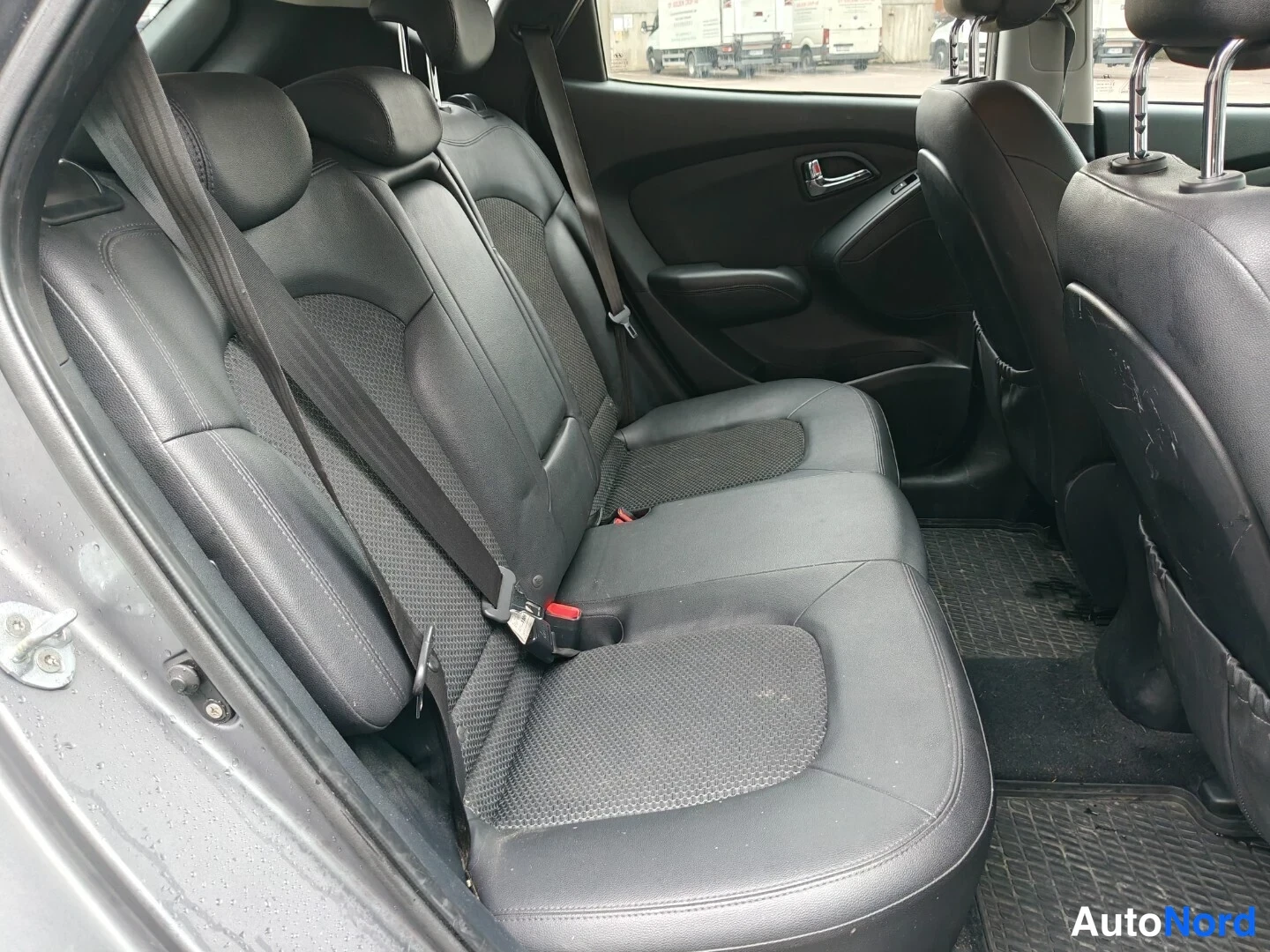 Harmaa Hyundai ix35 2010, takaistuimet, kuva 24