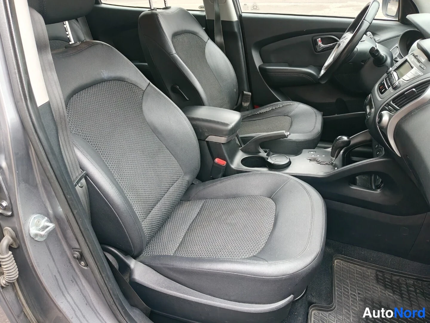 Harmaa Hyundai ix35 2010, etuistuimet, kuva 19