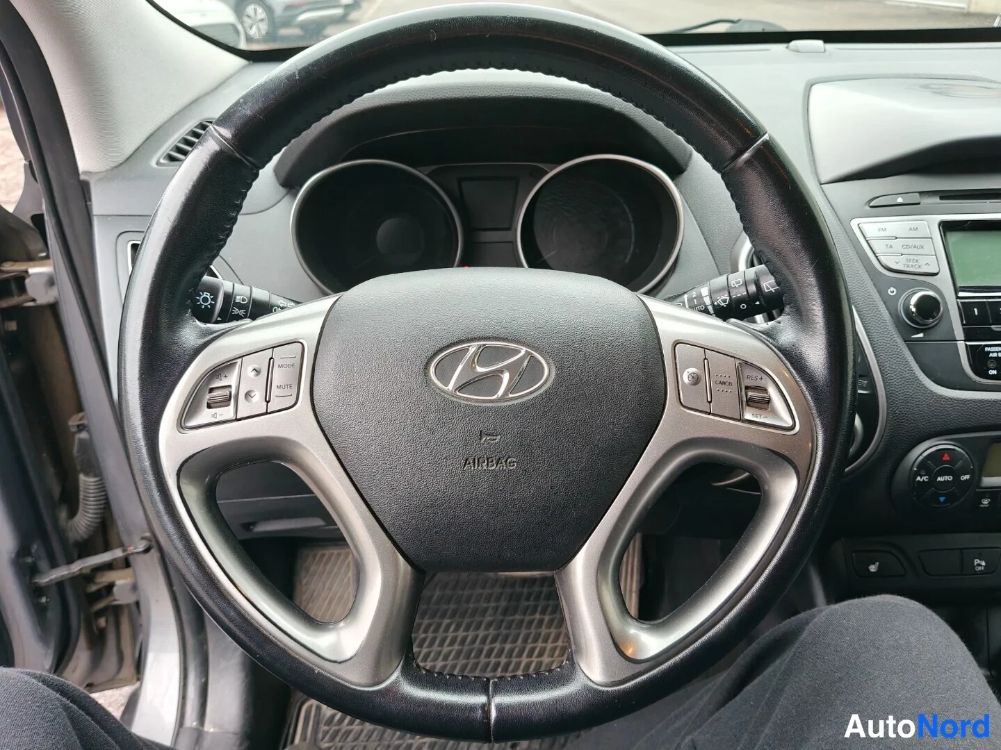 Harmaa Hyundai ix35 2010, ohjaamo, kuva 14