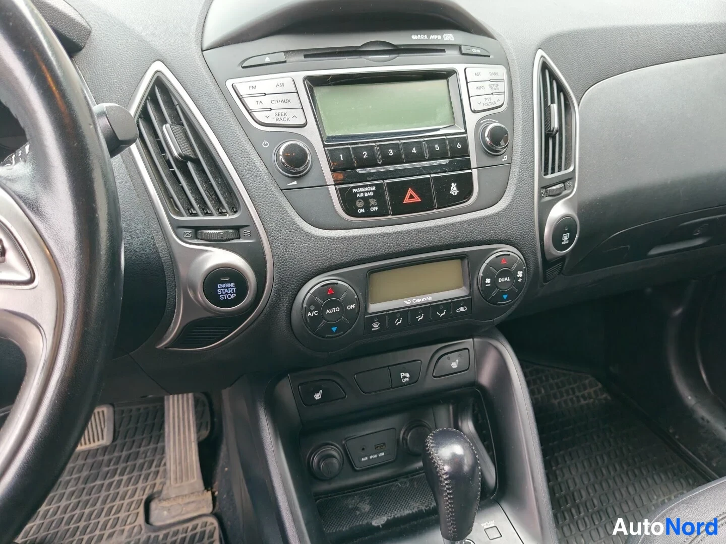 Harmaa Hyundai ix35 2010, ohjaamo, kuva 16