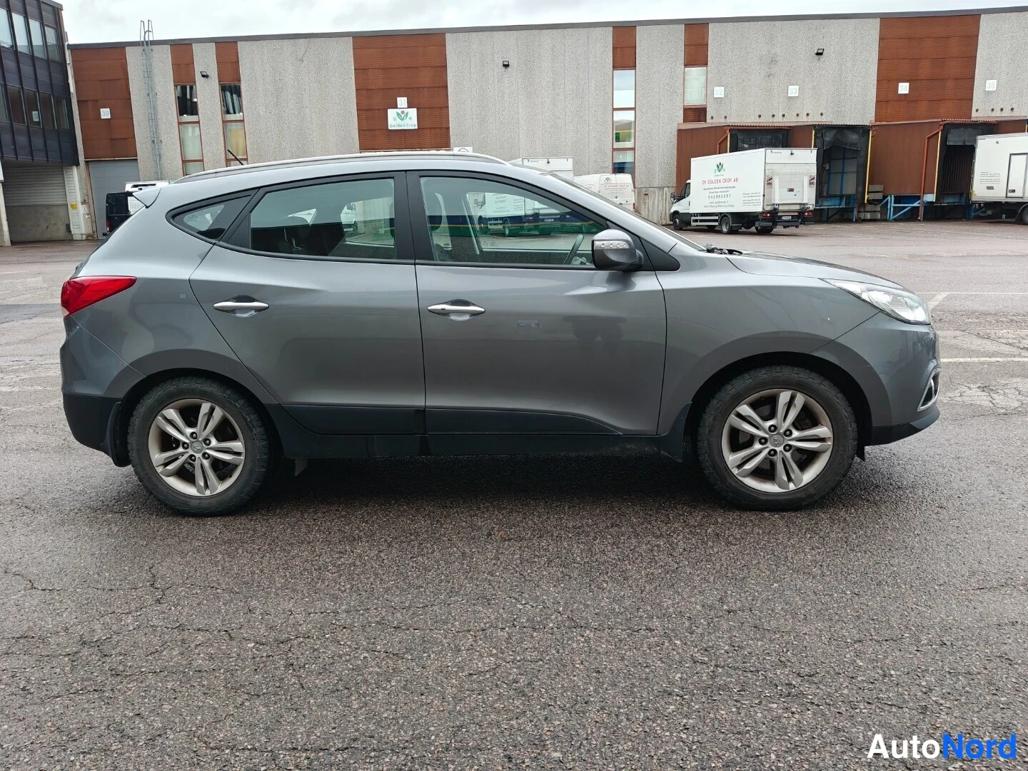 Harmaa Hyundai ix35 2010, sivulta, kuva 4