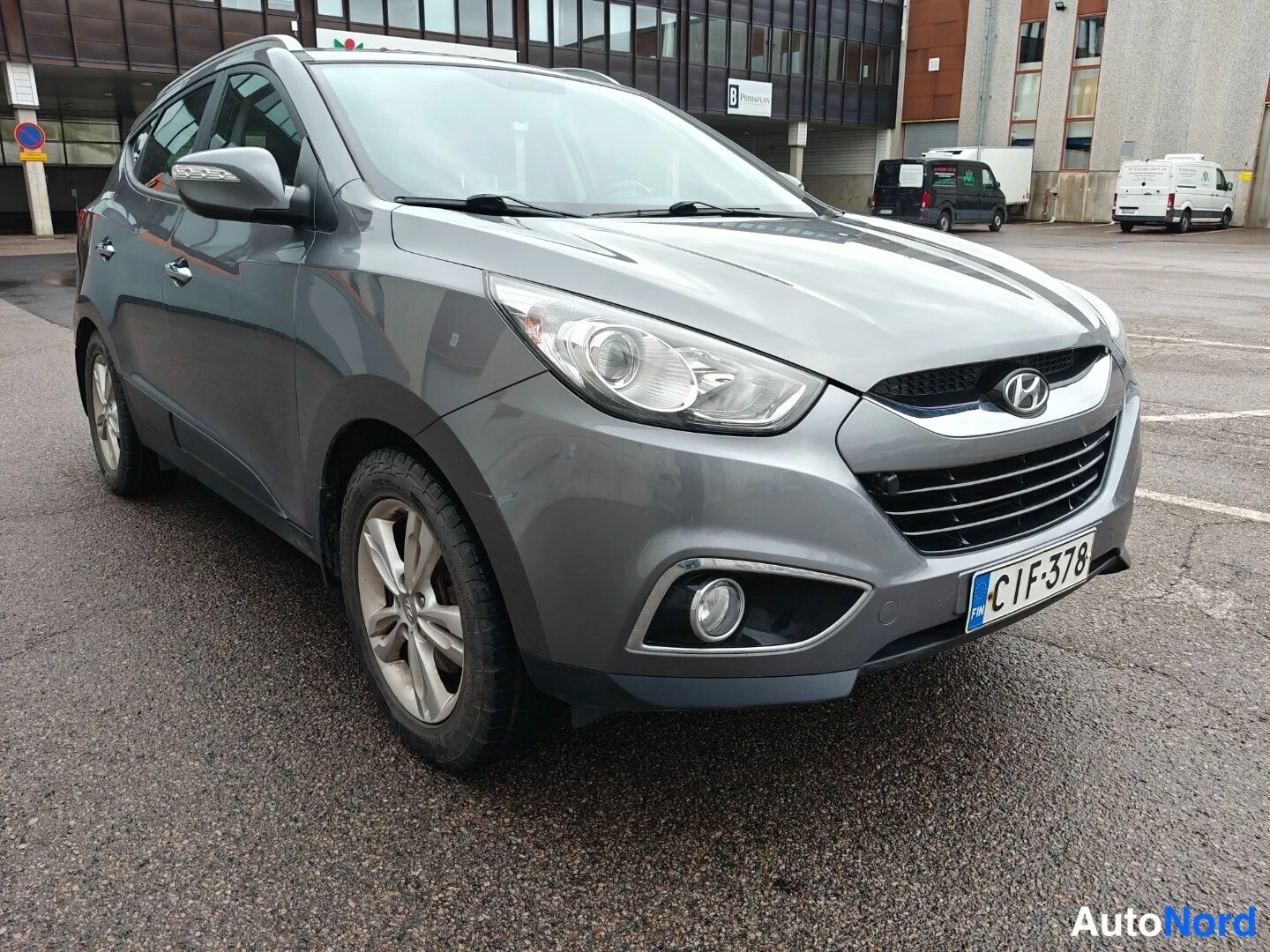 Harmaa Hyundai ix35 2010, etuviisto, keula oikealle, kuva 2