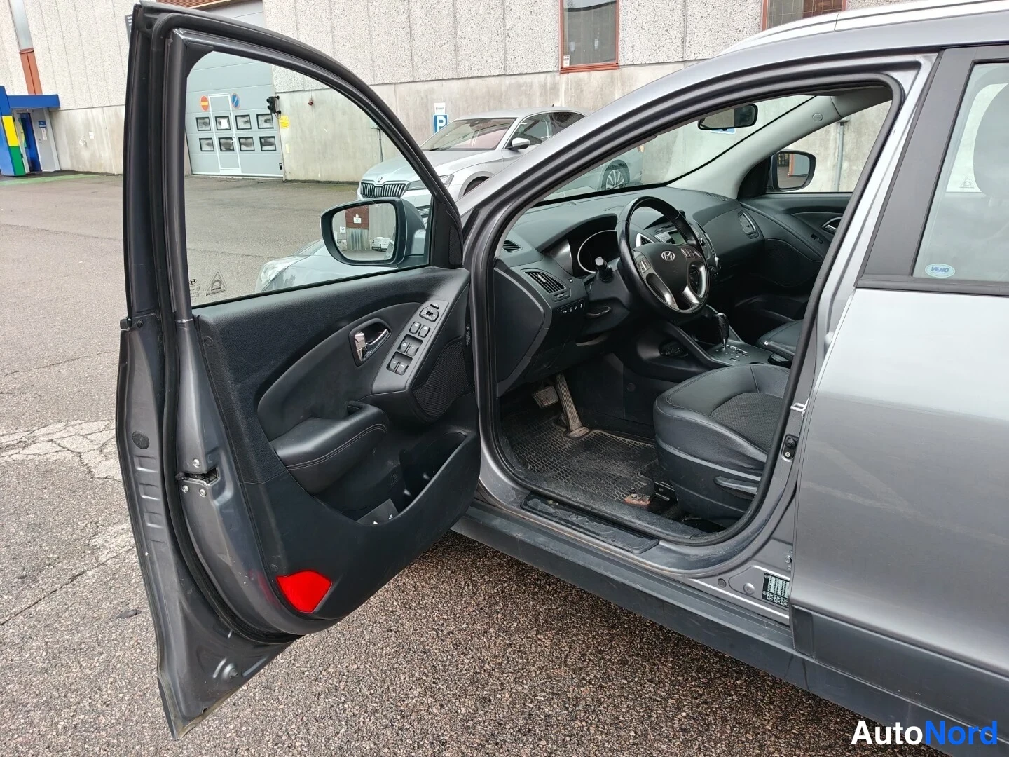 Harmaa Hyundai ix35 2010, ohjaamo, kuva 10