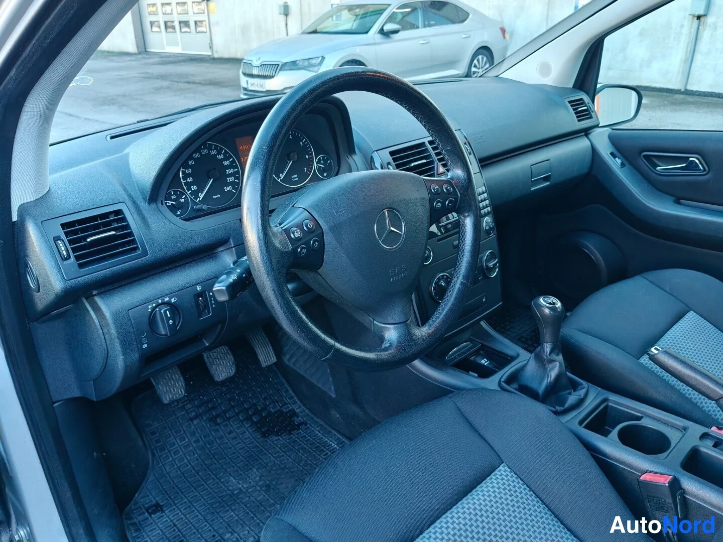 Hopea Mercedes-Benz A 150 2006, ohjaamo, kuva 11