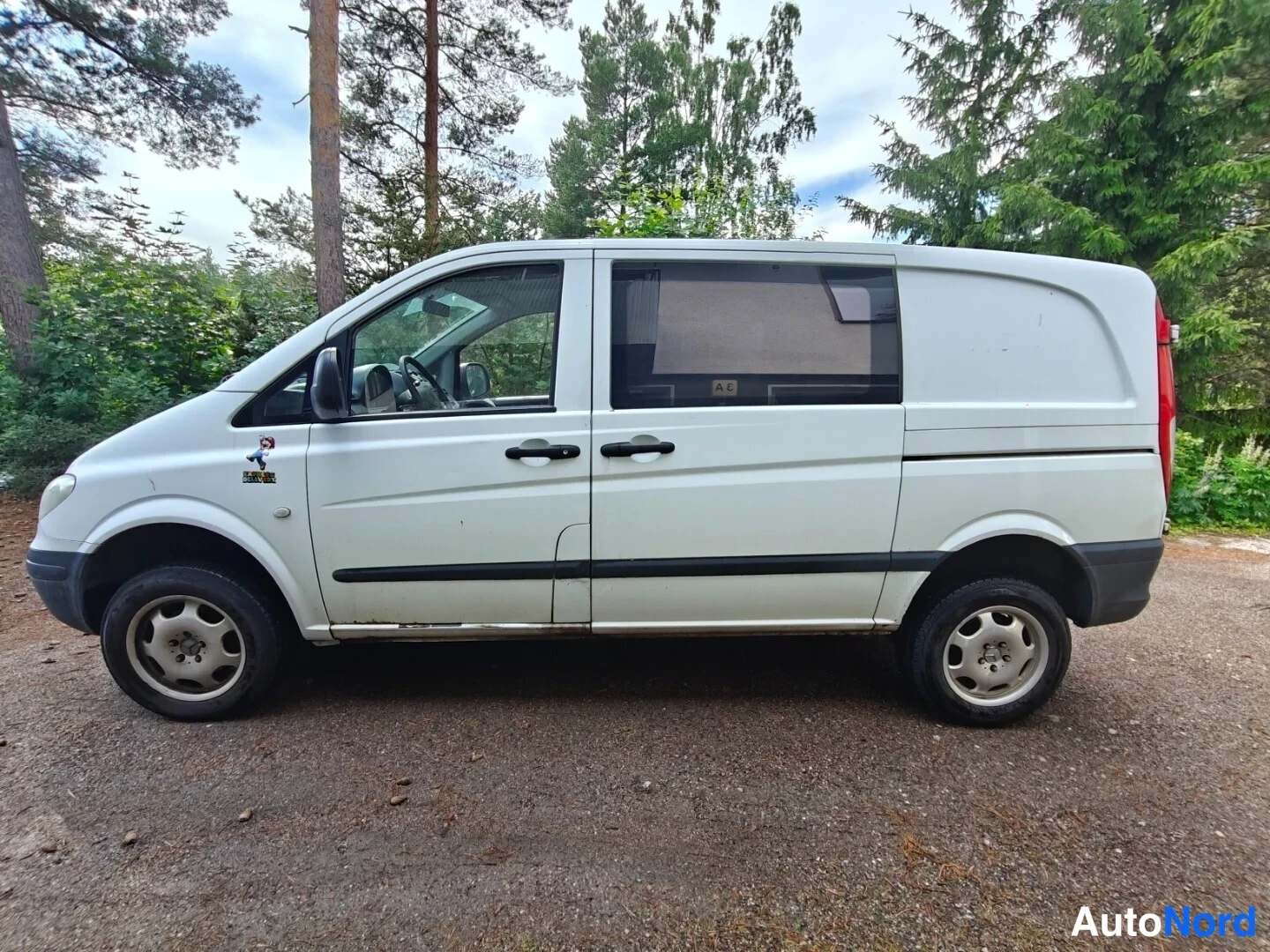 Valkoinen Mercedes-Benz Vito 111 CDI 2007, etuviisto, keula vasemmalle, kuva 2