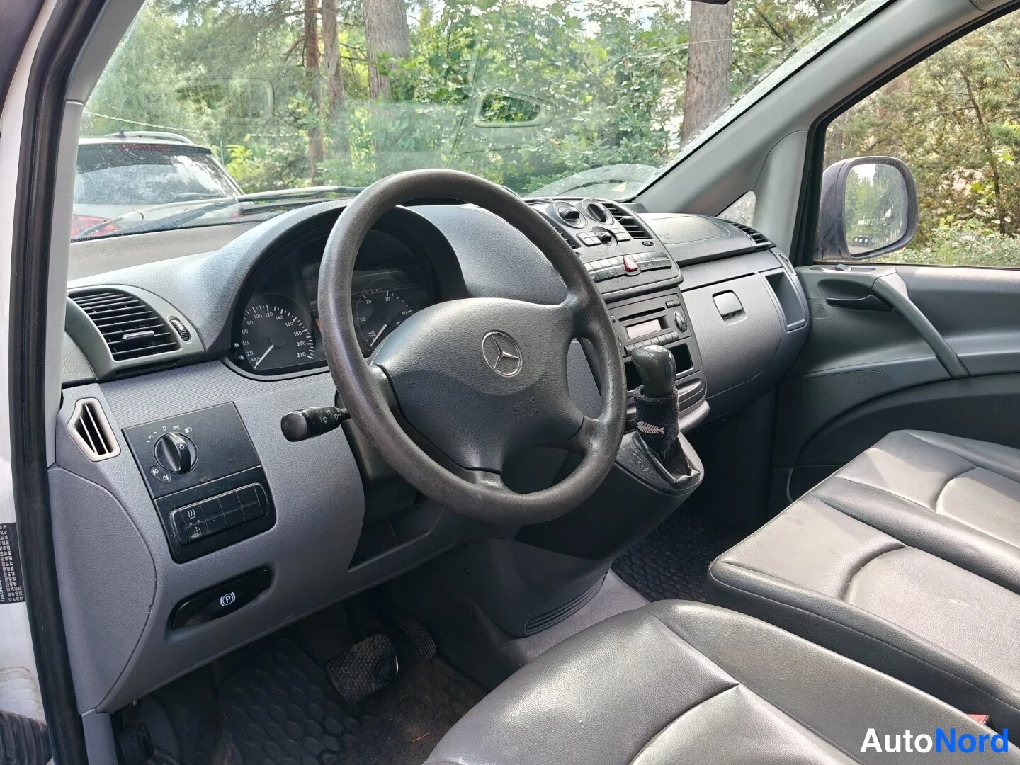 Valkoinen Mercedes-Benz Vito 111 CDI 2007, ohjaamo, kuva 12