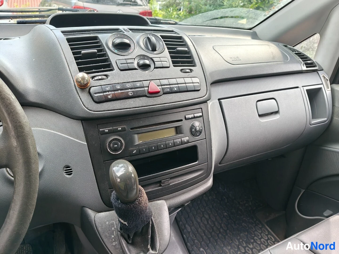 Valkoinen Mercedes-Benz Vito 111 CDI 2007, yksityiskohta, kuva 16