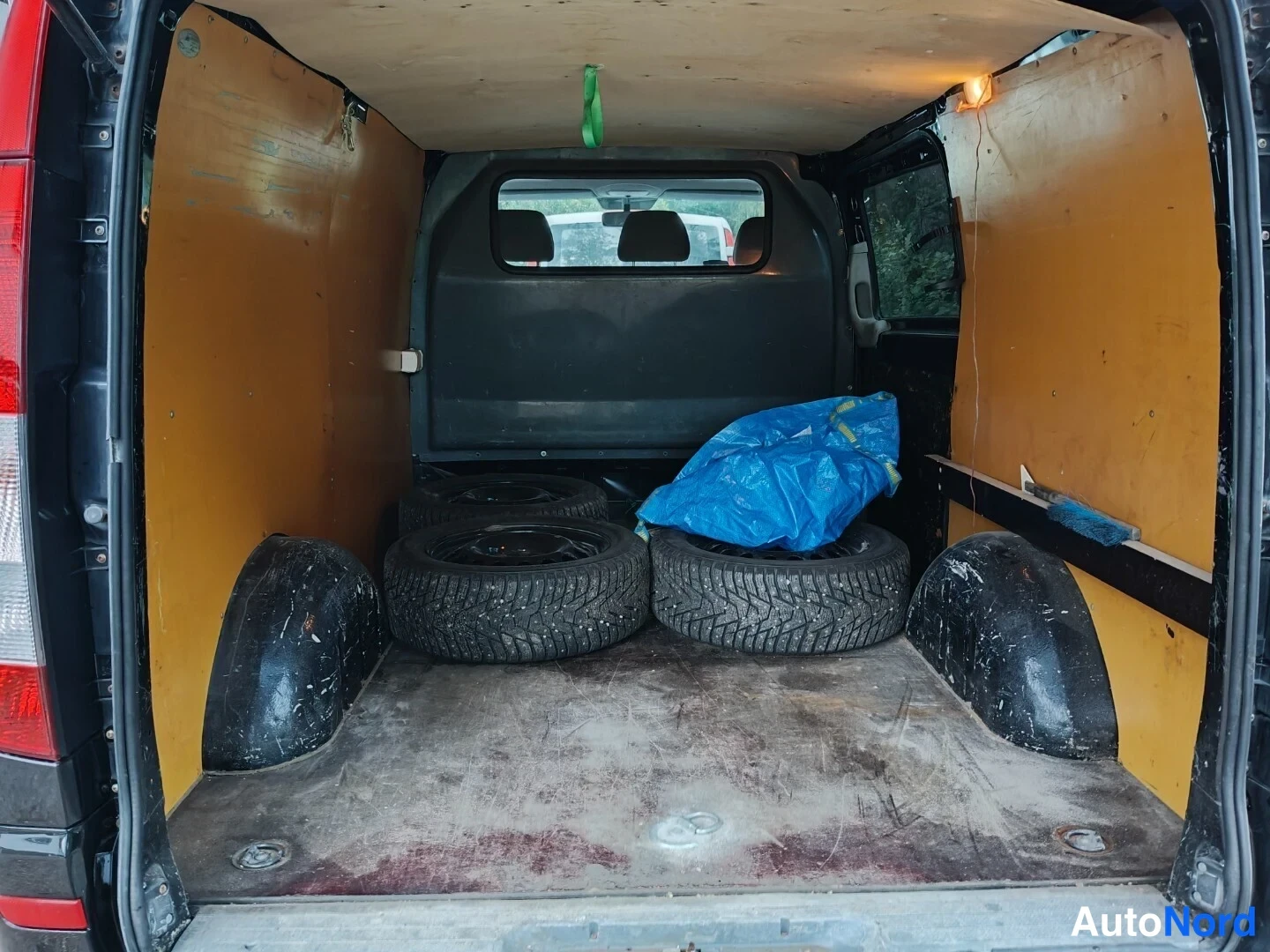 Musta Mercedes-Benz Vito 115 CDI 2008, tavaratila, kuva 16