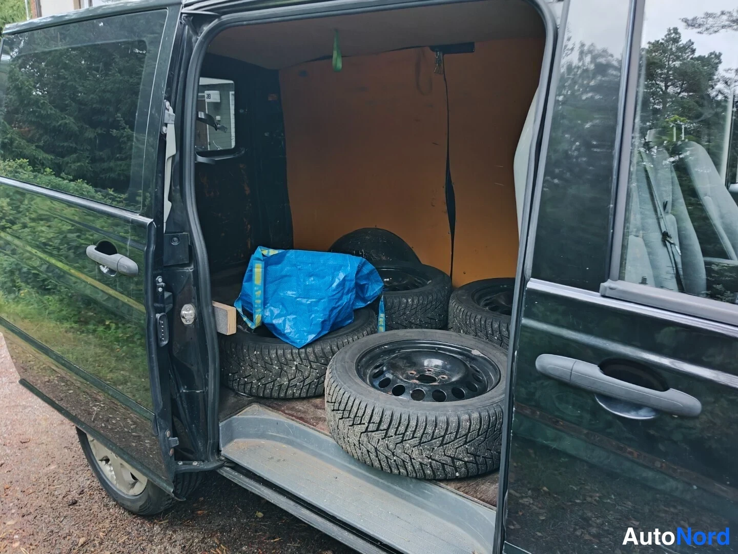 Musta Mercedes-Benz Vito 115 CDI 2008, tavaratila, kuva 17