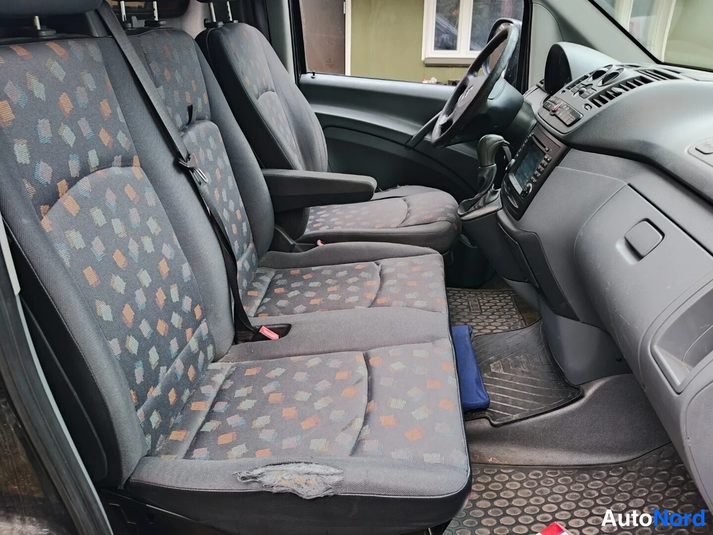 Musta Mercedes-Benz Vito 115 CDI 2008, etuistuimet, kuva 15