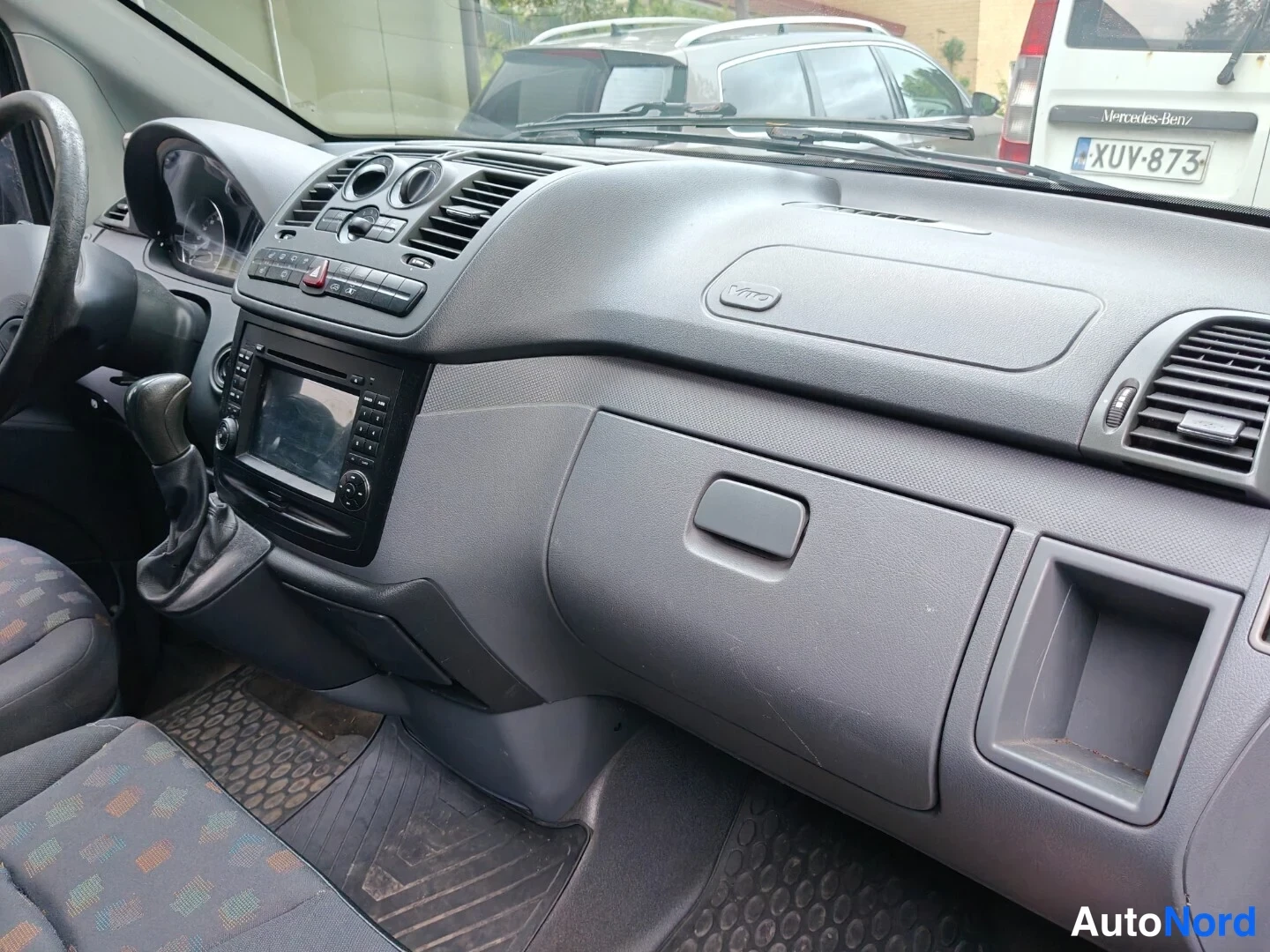 Musta Mercedes-Benz Vito 115 CDI 2008, ohjaamo, kuva 9