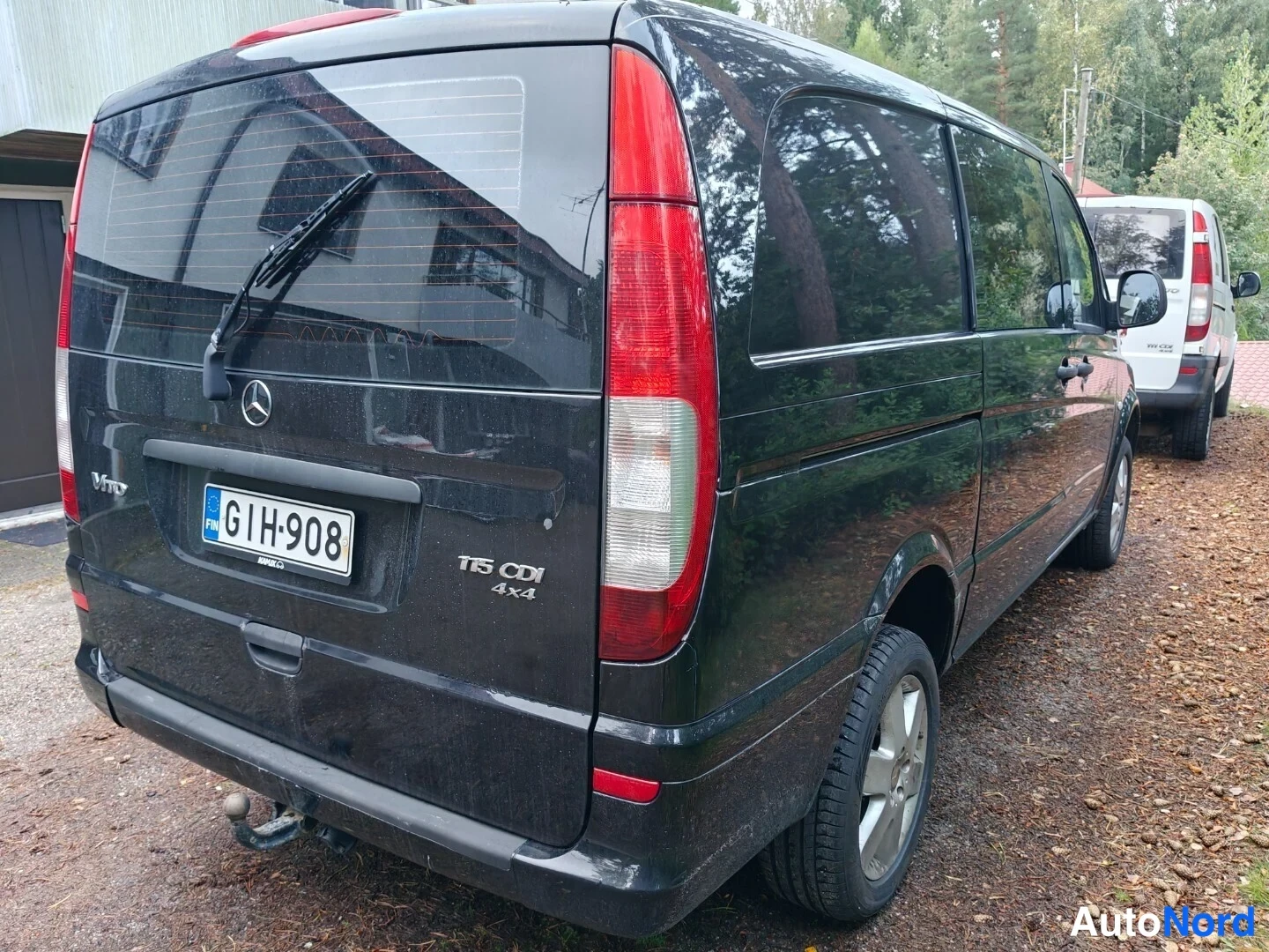 Musta Mercedes-Benz Vito 115 CDI 2008, takaviisto, kuva 6