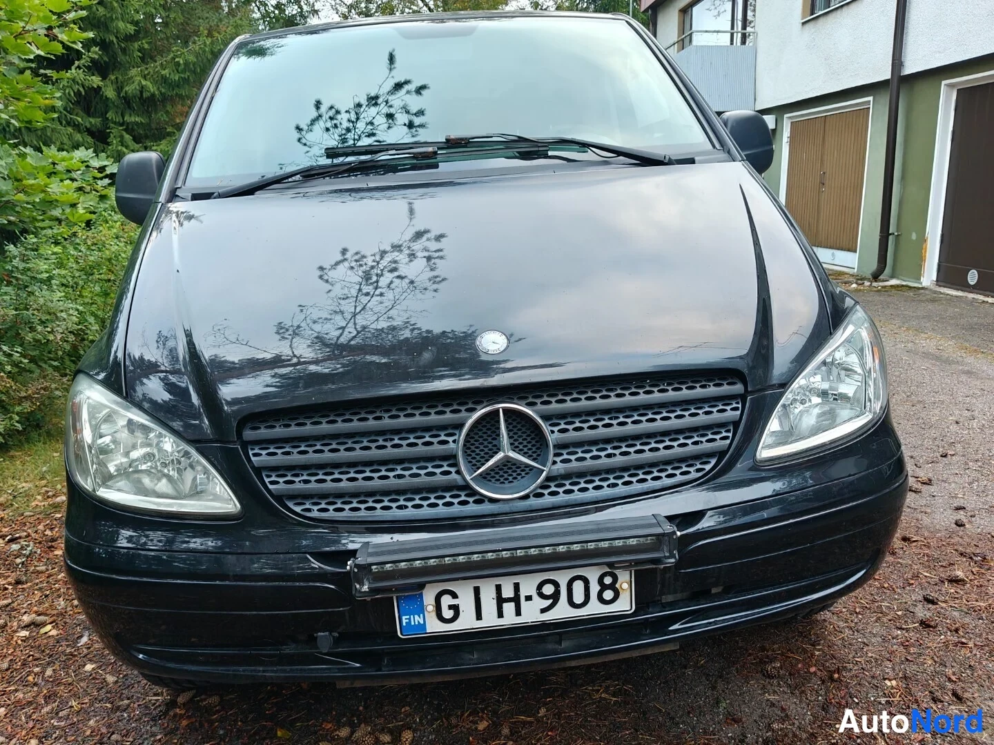 Musta Mercedes-Benz Vito 115 CDI 2008, edestä, kuva 4
