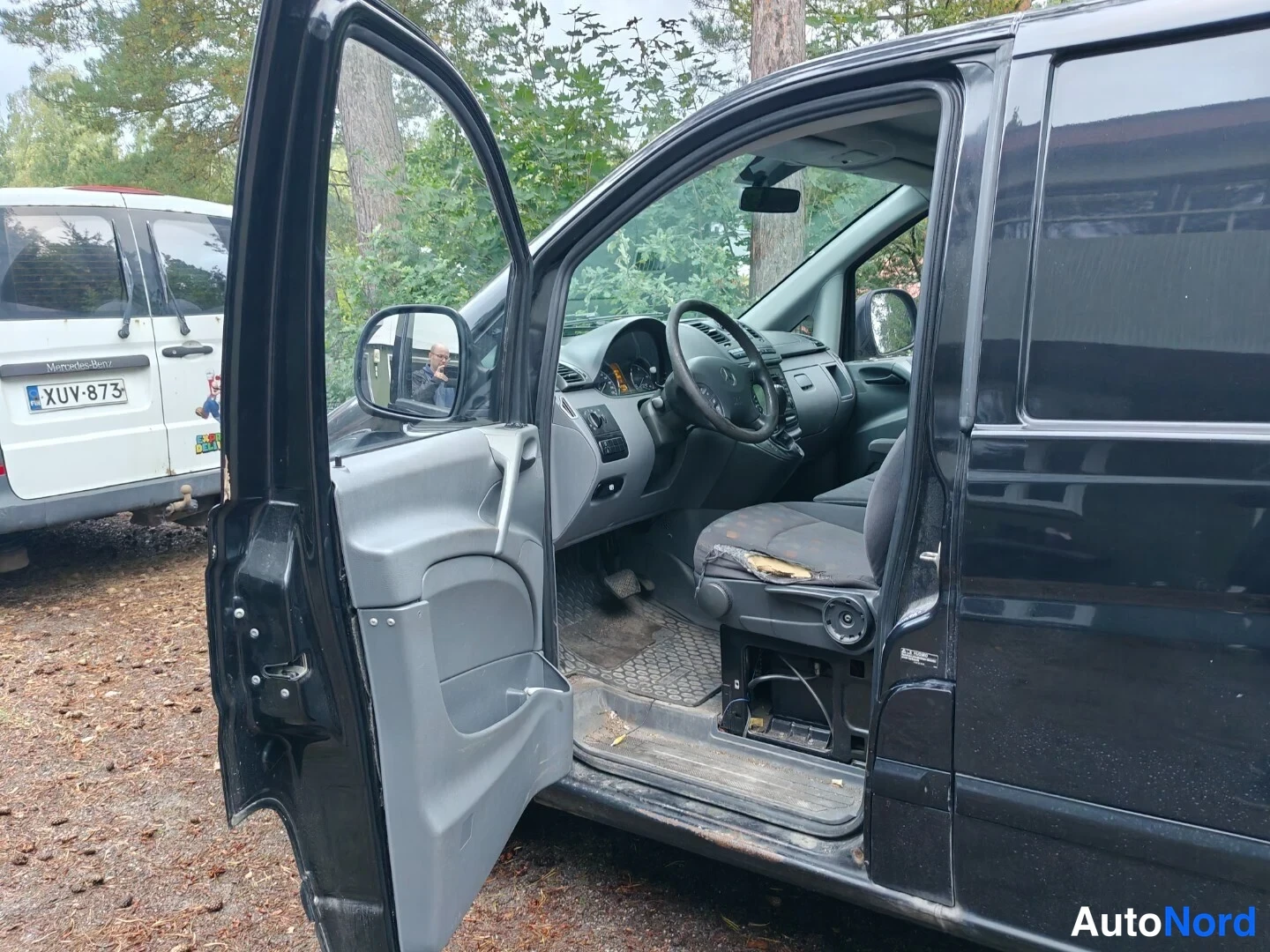 Musta Mercedes-Benz Vito 115 CDI 2008, ohjaamo, kuva 13