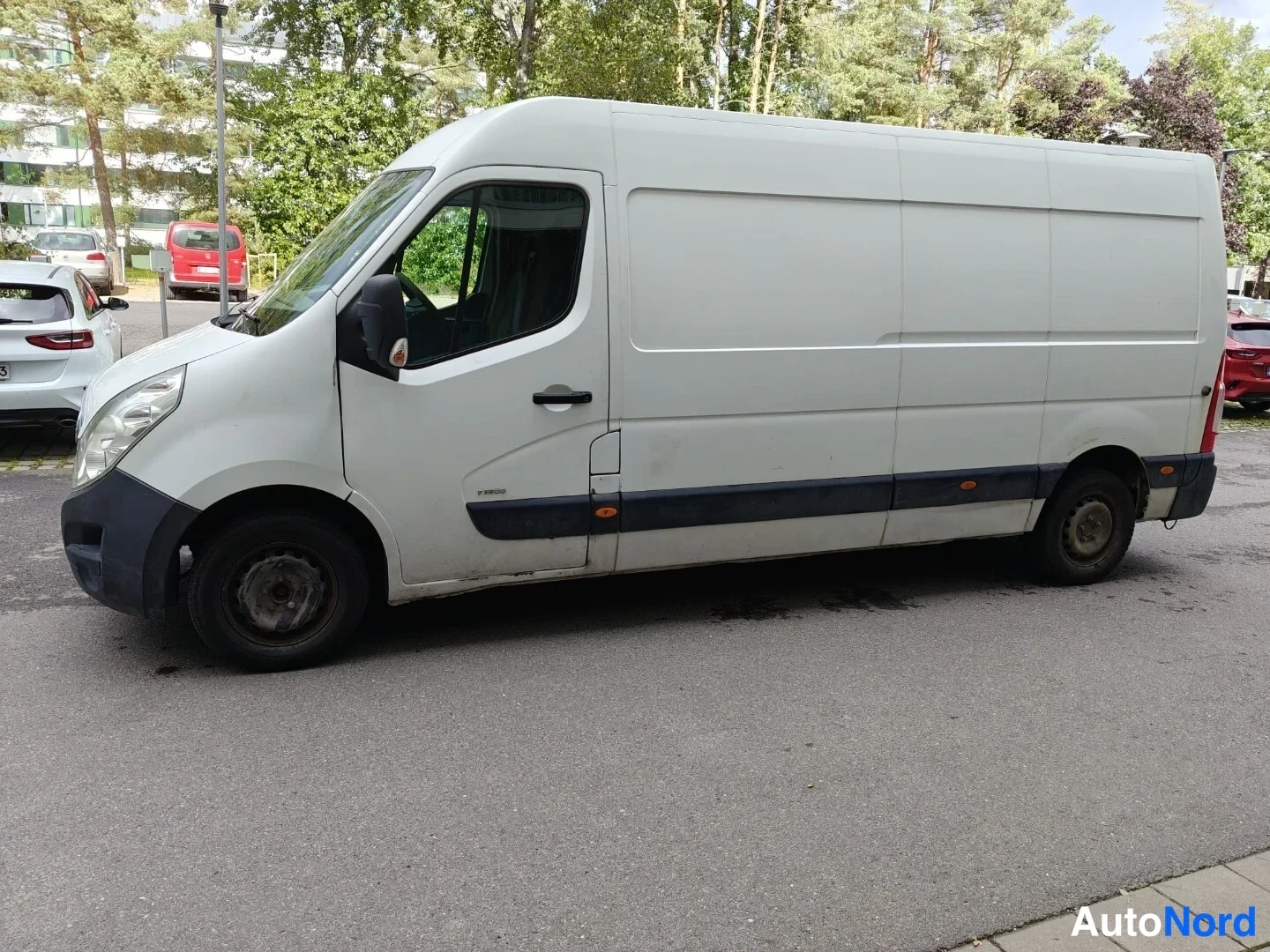 Valkoinen Opel Movano 2012, etuviisto, keula vasemmalle, kuva 2
