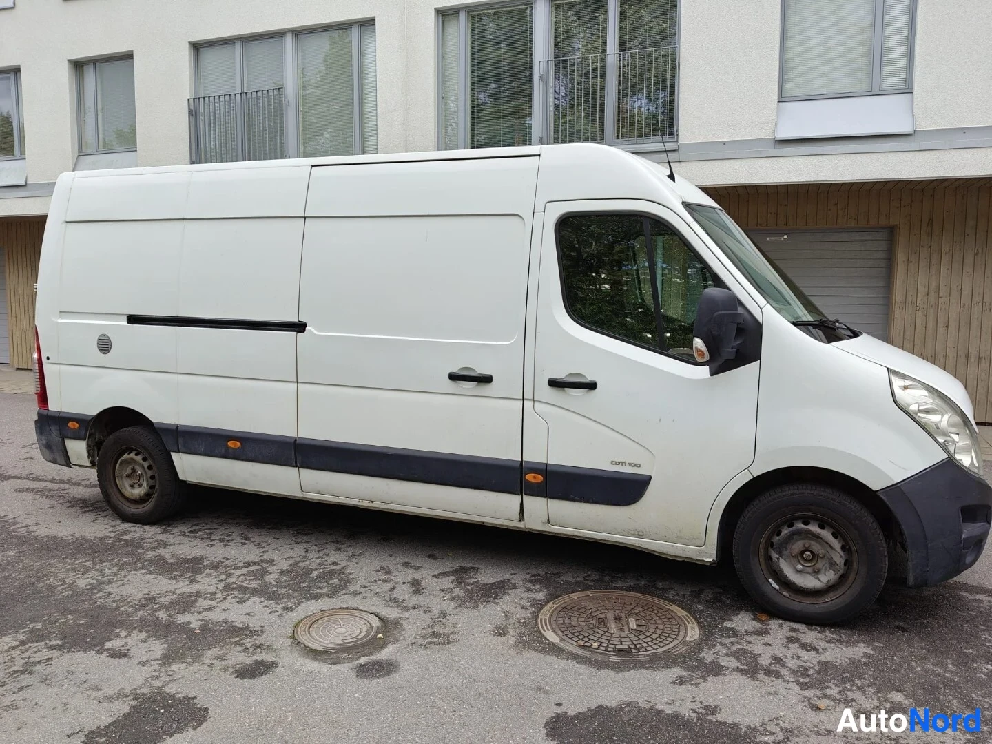 Valkoinen Opel Movano 2012, etuviisto, keula oikealle, kuva 3