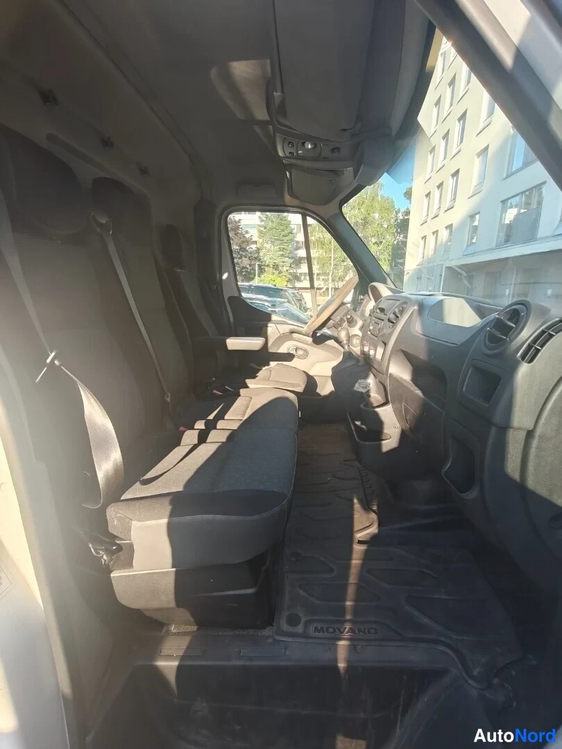 Valkoinen Opel Movano 2012, ohjaamo, kuva 11