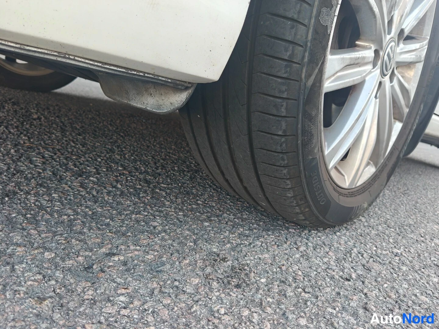 Valkoinen Volkswagen Touran 2016, yksityiskohta, kuva 26