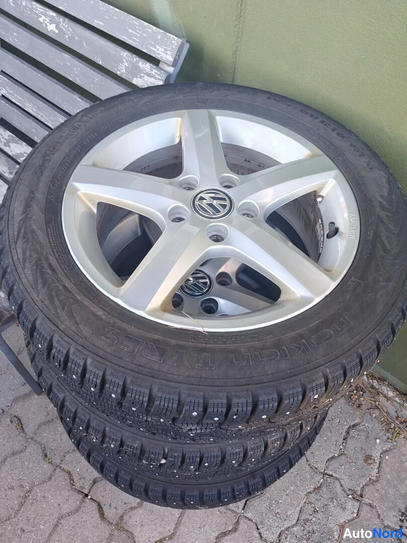 Valkoinen Volkswagen Touran 2016, yksityiskohta, kuva 28