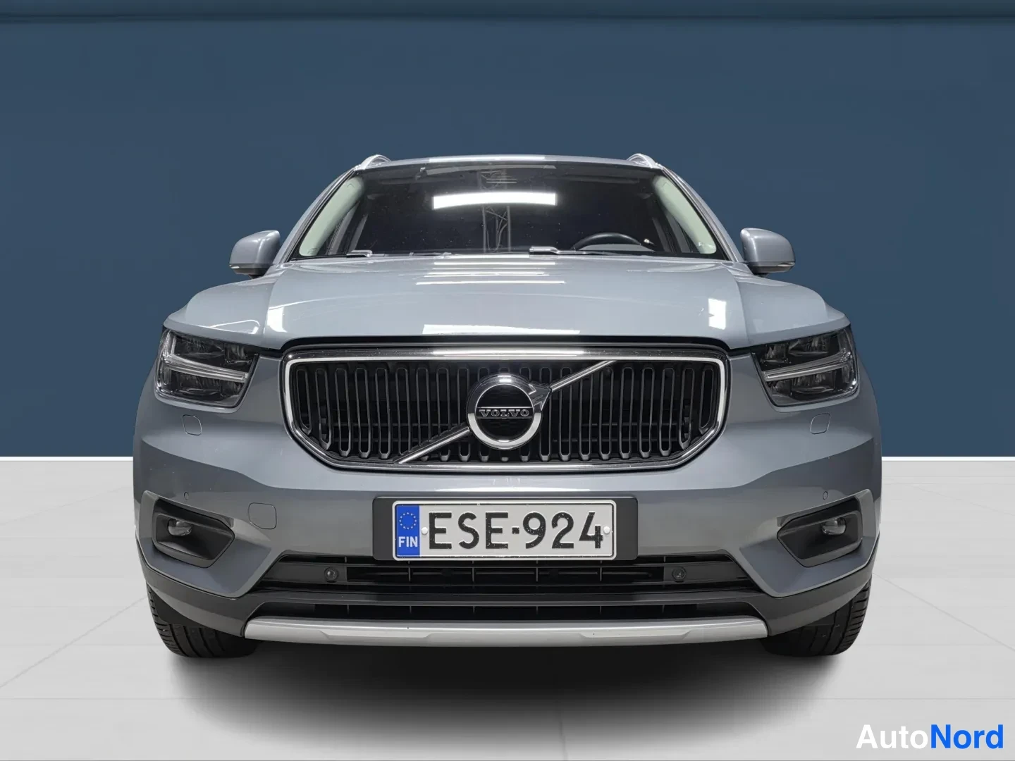 Harmaa Volvo XC40 2020, edestä, kuva 4