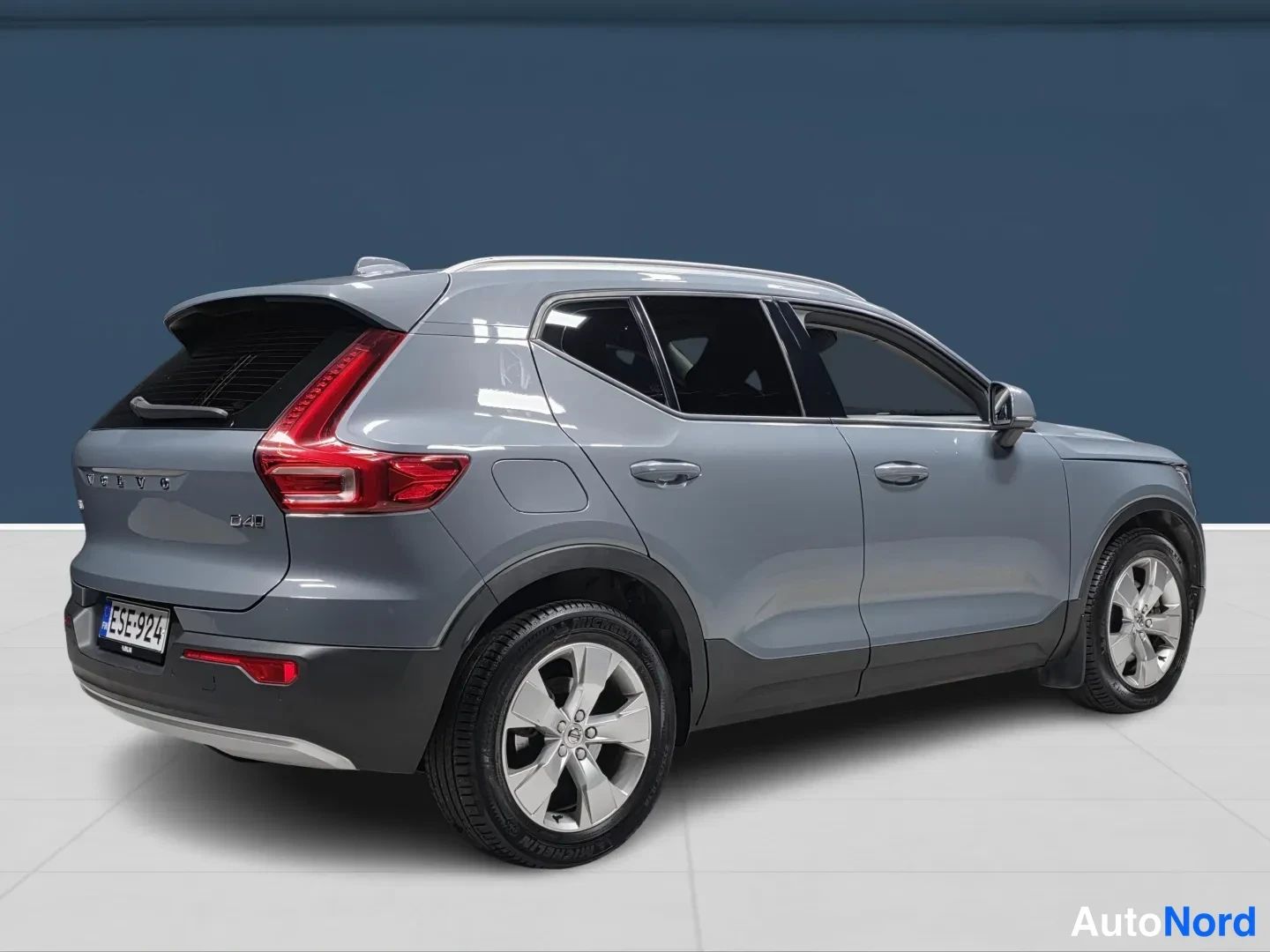 Harmaa Volvo XC40 2020, takaviisto, kuva 5