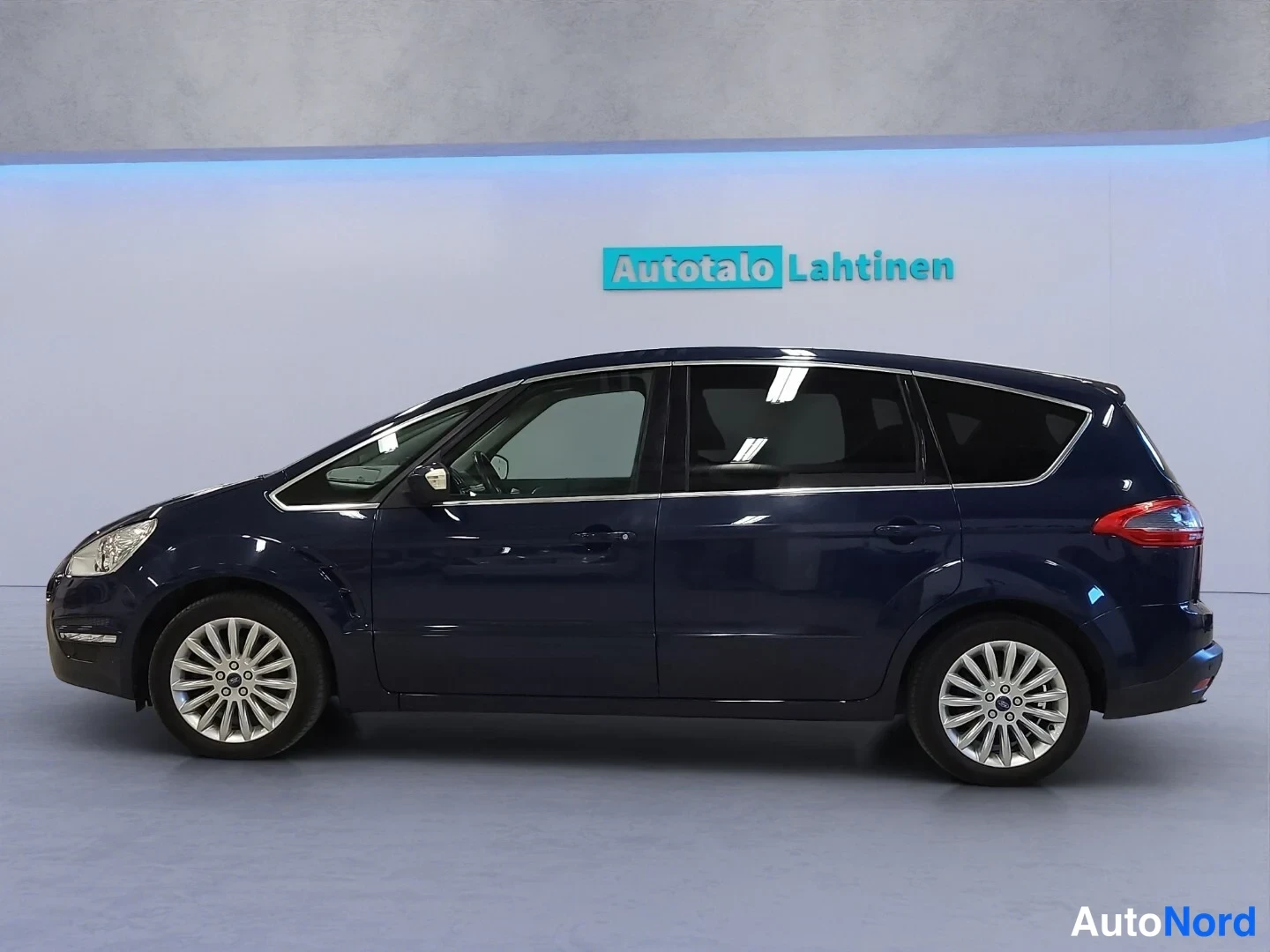 Sininen Ford S-MAX 2013, sivulta, kuva 5
