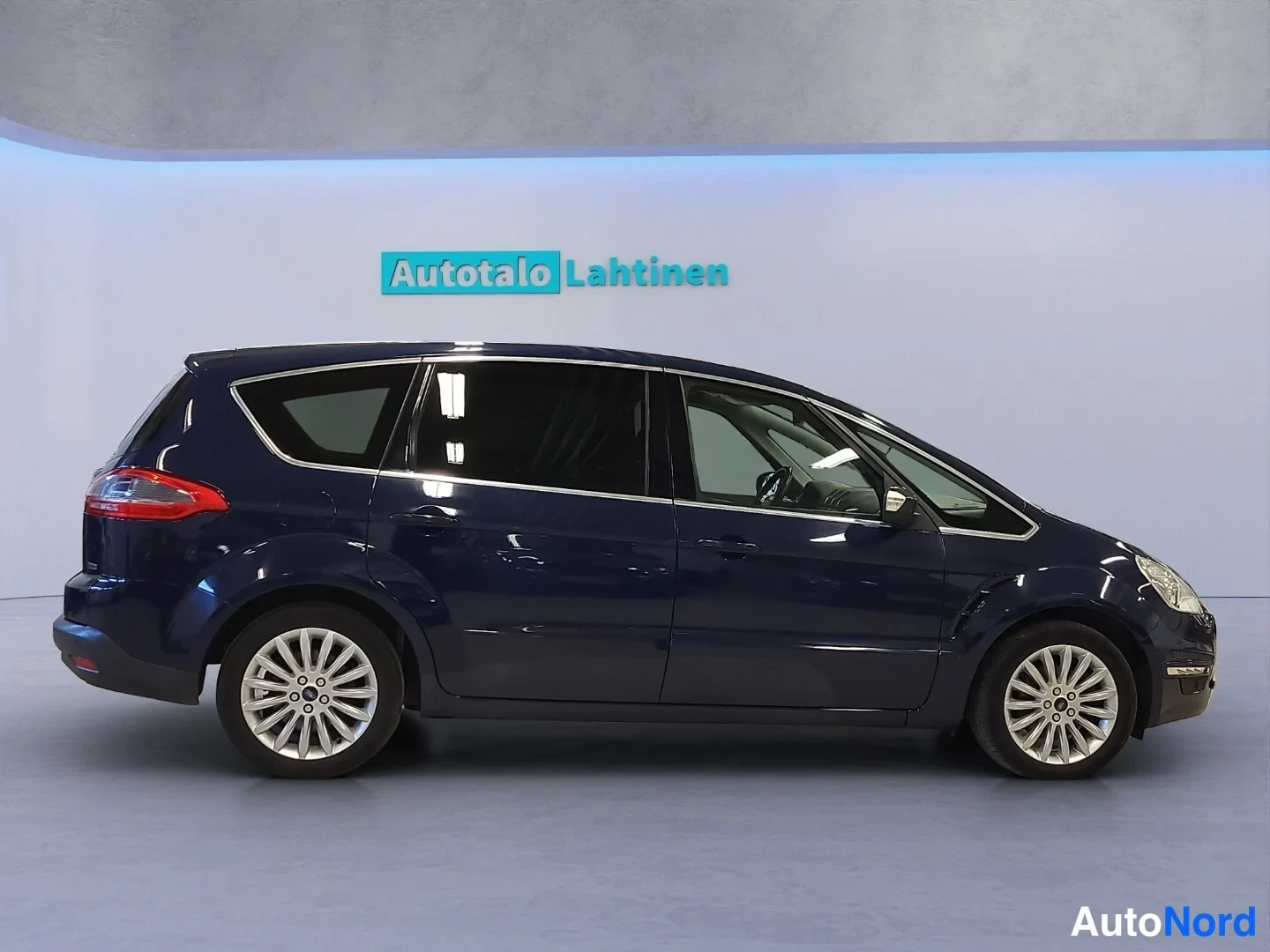 Sininen Ford S-MAX 2013, etuviisto, keula oikealle, kuva 2