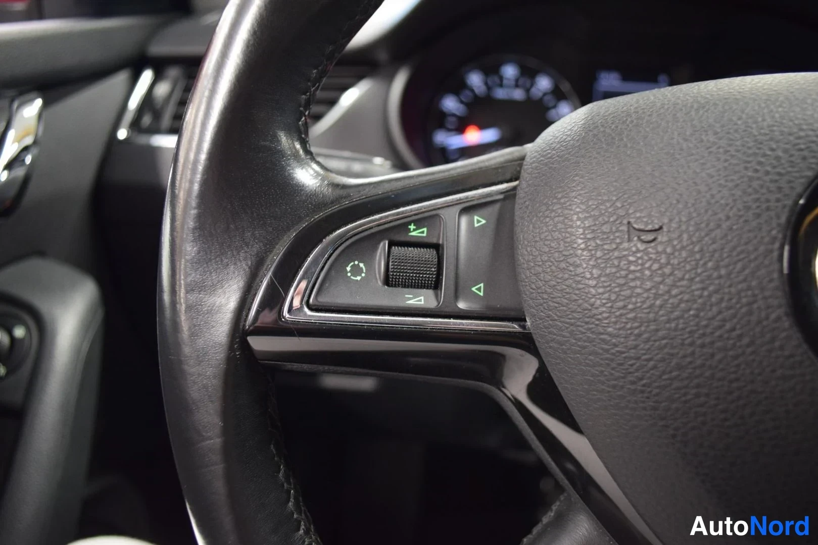 Punainen Skoda Octavia 2014, yksityiskohta, kuva 46
