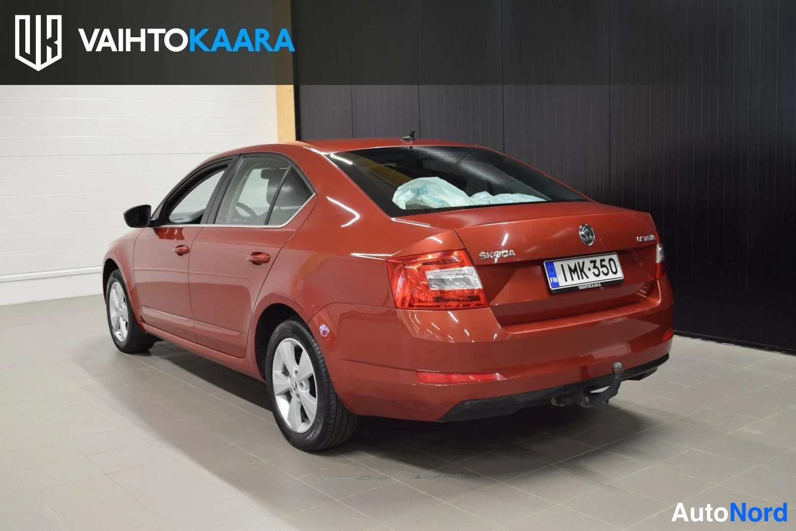Punainen Skoda Octavia 2014, takaviisto, kuva 11