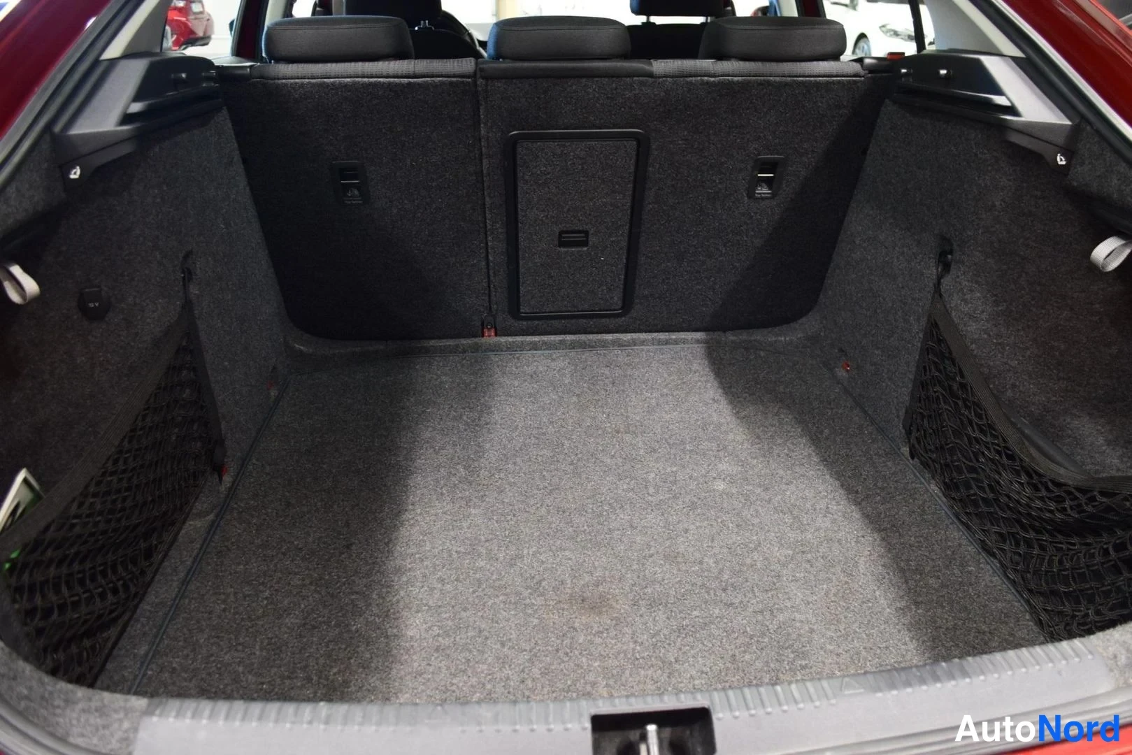 Punainen Skoda Octavia 2014, tavaratila, kuva 27